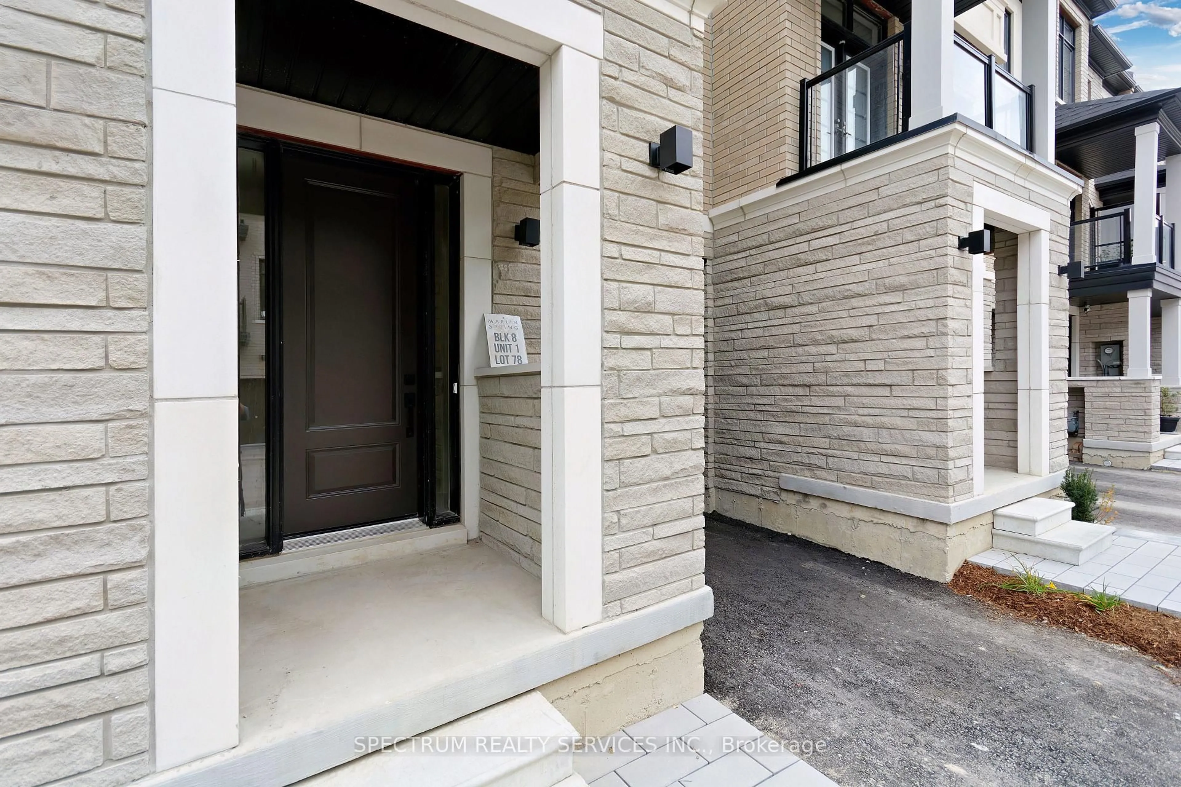 Indoor foyer for 155 De La Roche Dr, Vaughan Ontario L5H 5G4
