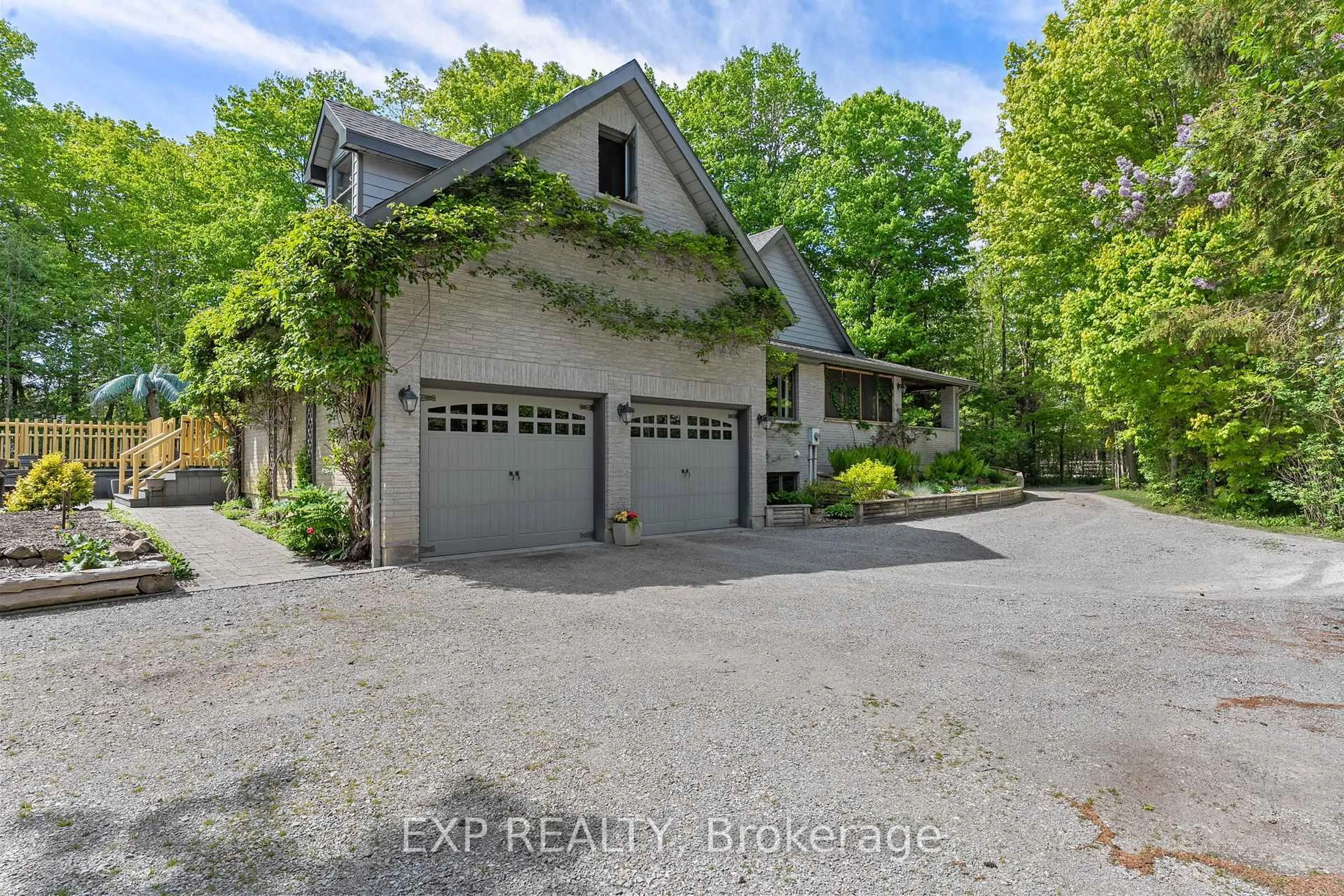 Indoor garage for 16171 7th Concession, King Ontario L7B 0E1