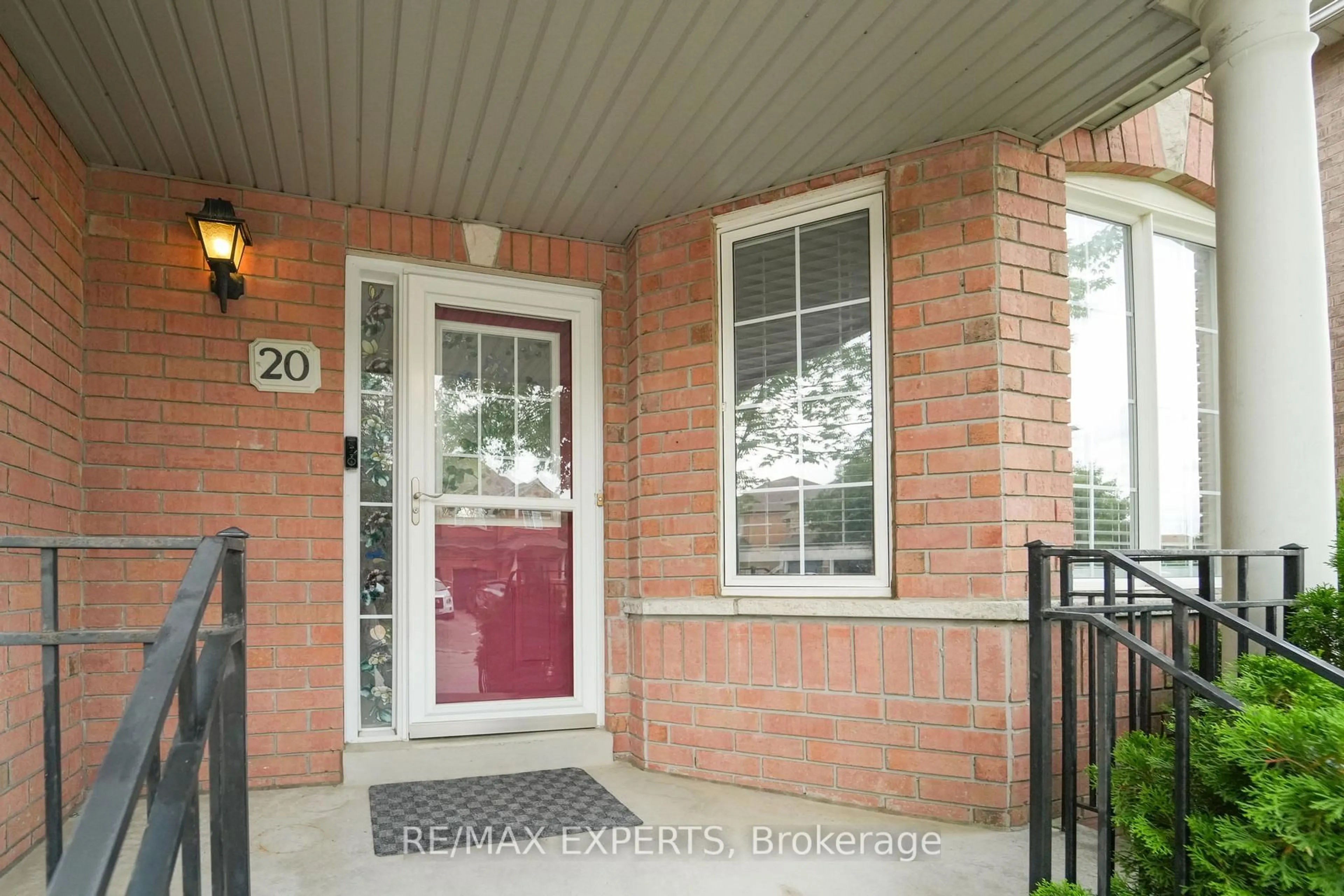 Indoor entryway for 20 Decoroso Dr, Vaughan Ontario L4H 1V2