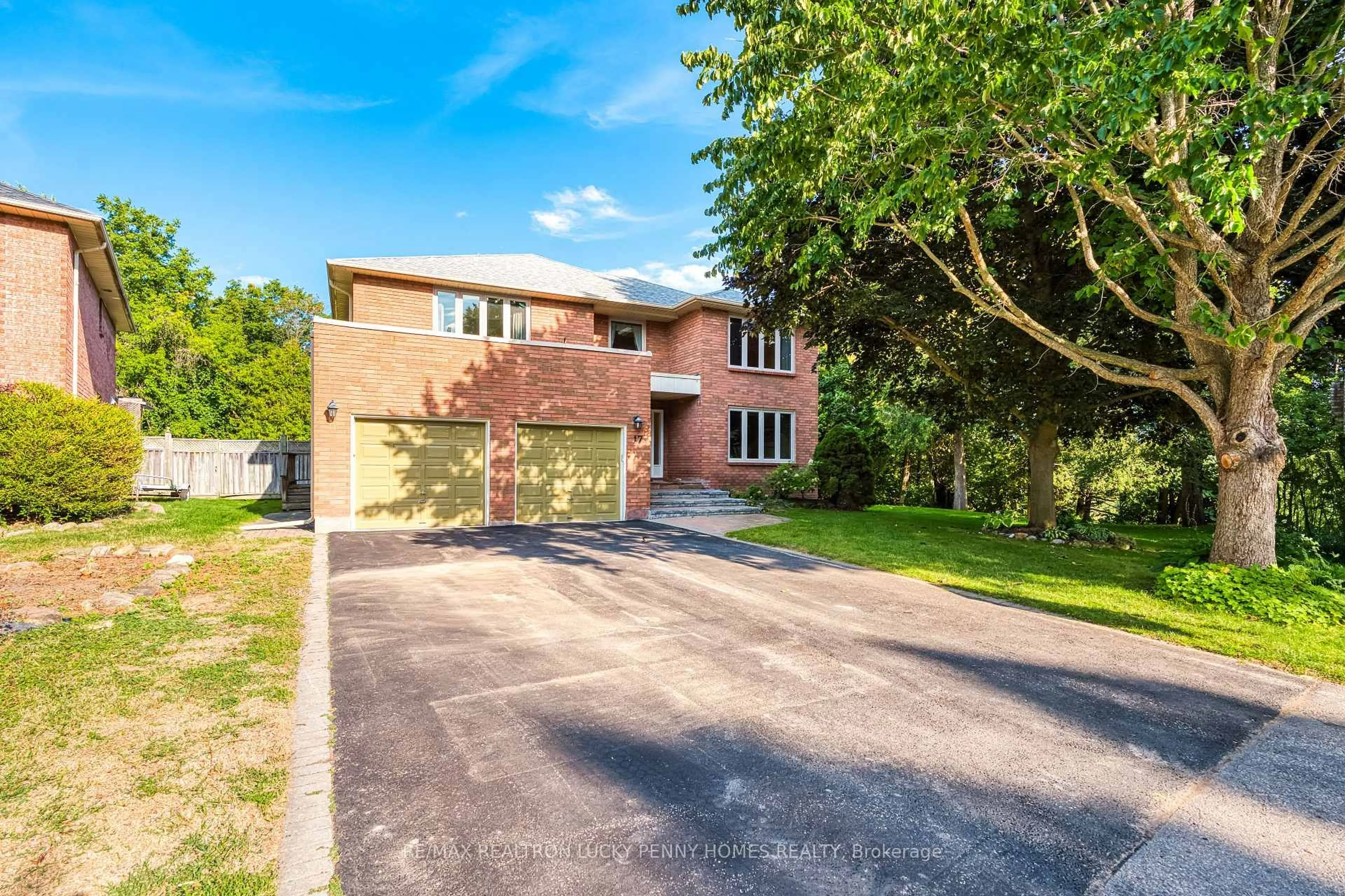 A pic from outside/outdoor area/front of a property/back of a property/a pic from drone, street for 17 McPhillips Ave, Markham Ontario L3P 1C4