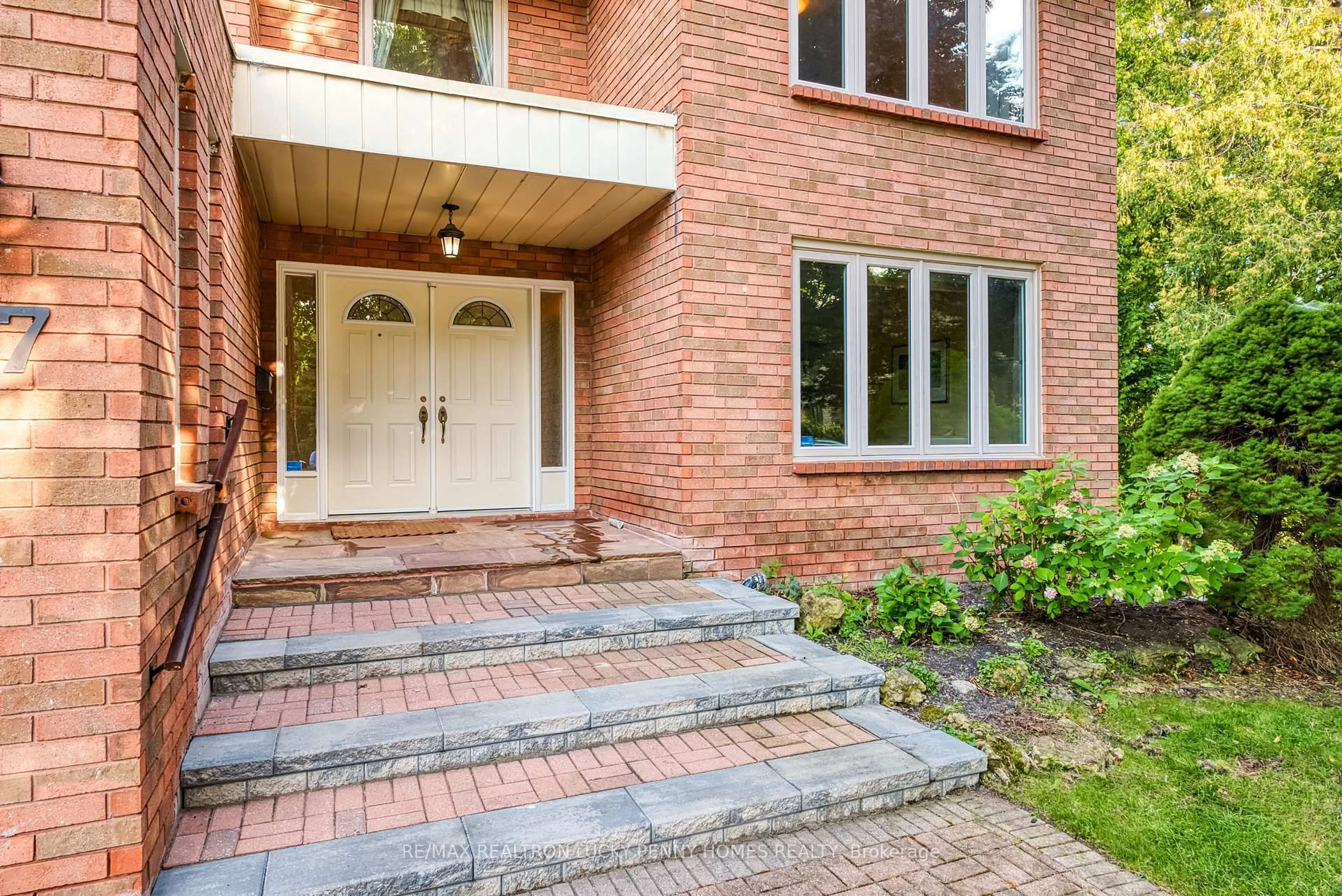 Home with brick exterior material, street for 17 McPhillips Ave, Markham Ontario L3P 1C4
