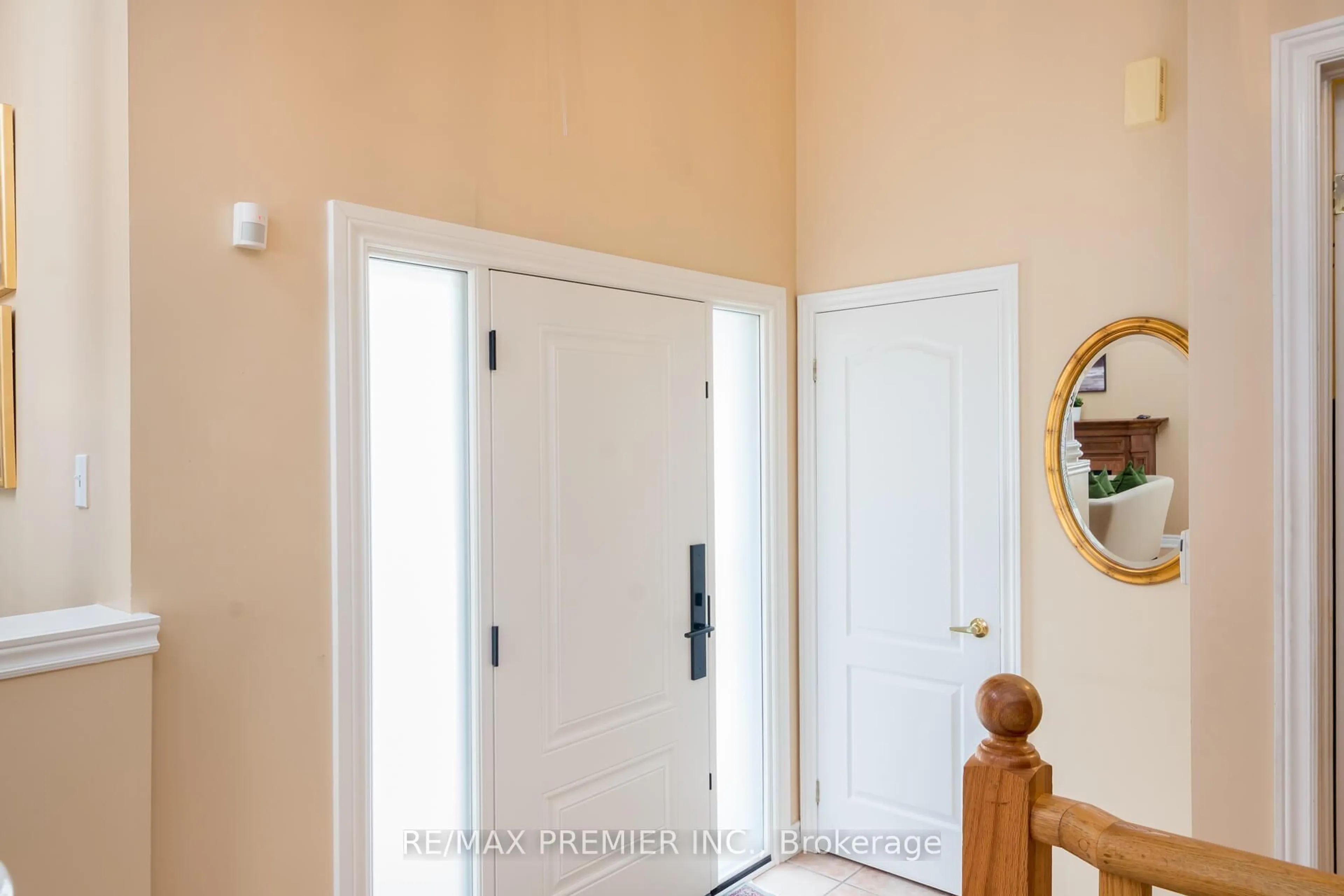 Indoor entryway for 36 Toulon Cres, Vaughan Ontario L4H 2X3