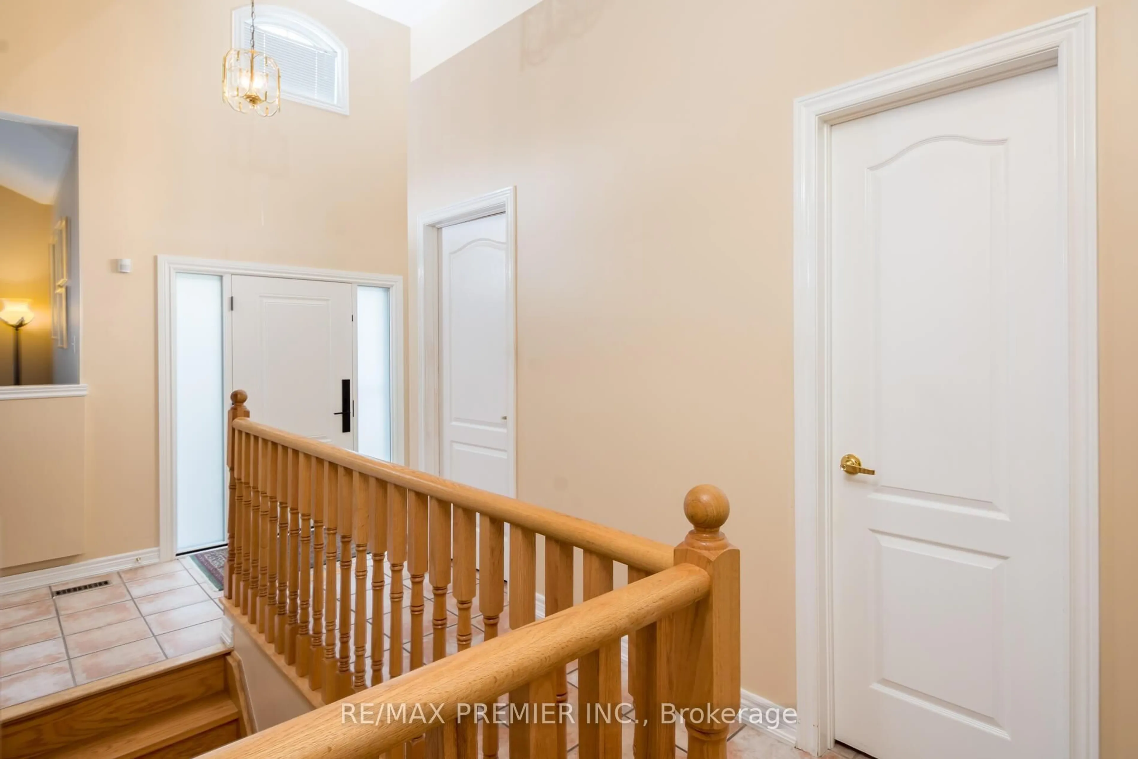 Indoor foyer for 36 Toulon Cres, Vaughan Ontario L4H 2X3
