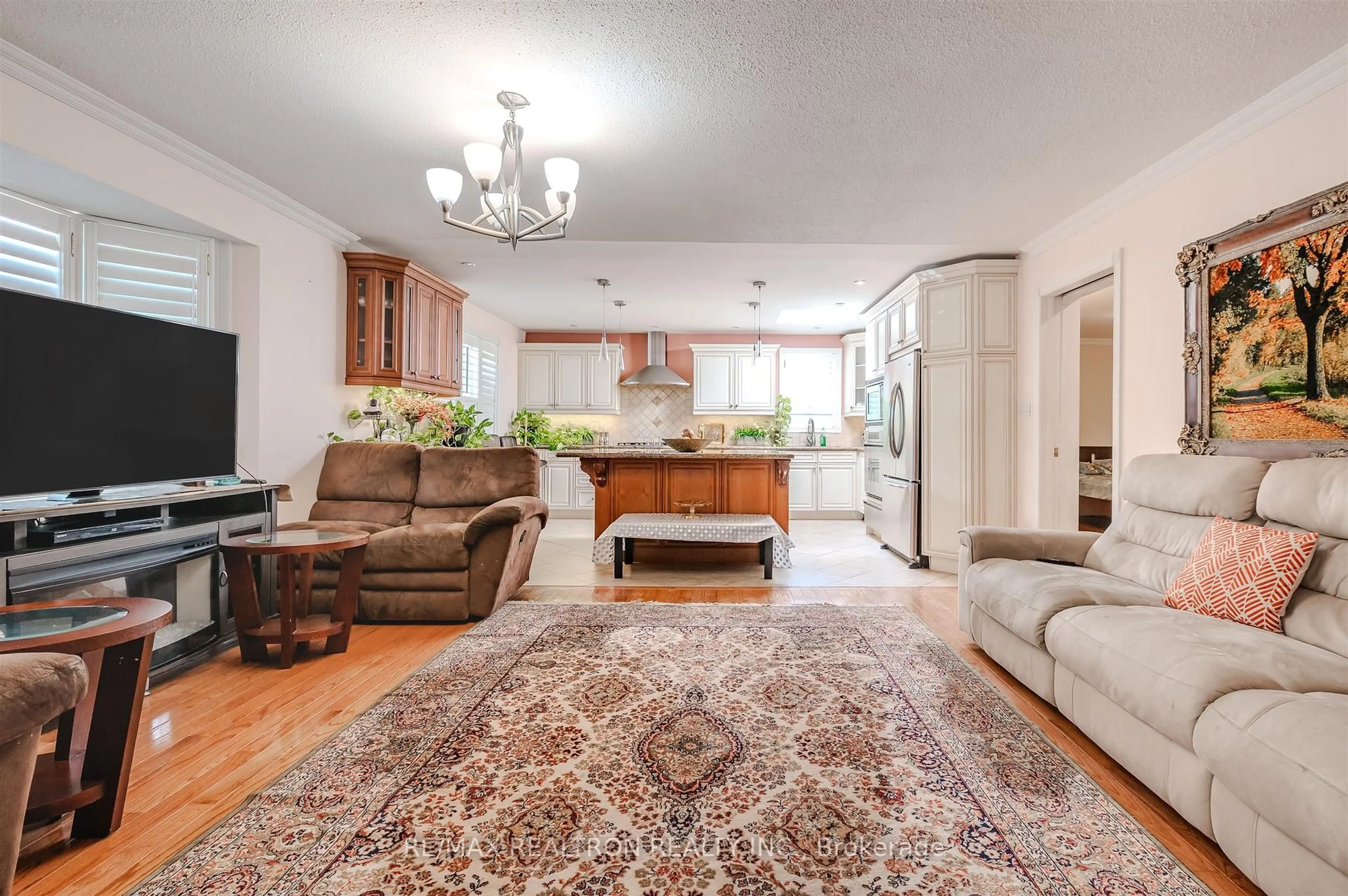 Living room with furniture, unknown for 192 King Rd, Richmond Hill Ontario L4E 2W1