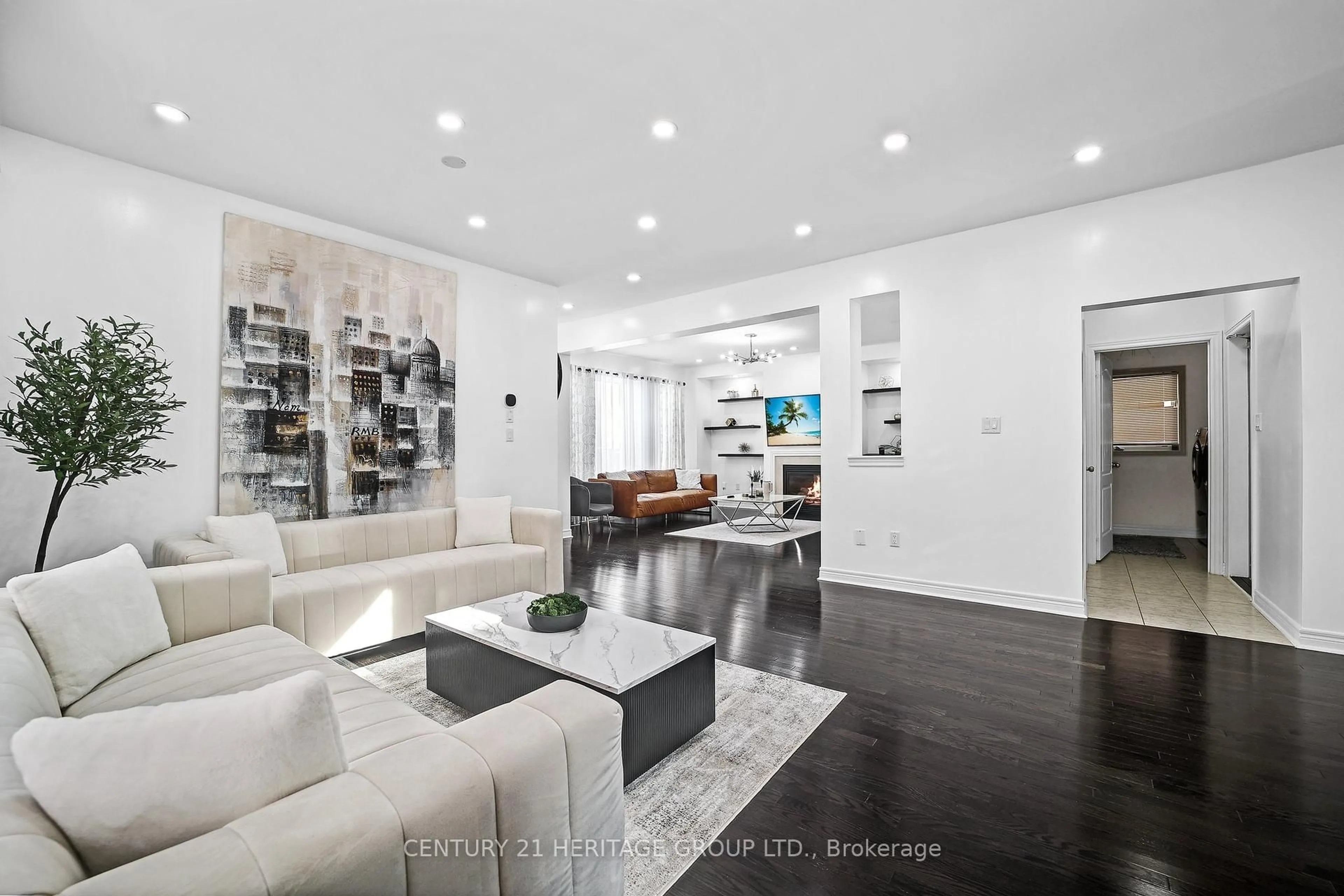 Living room with furniture, unknown for 32 Amberwing Landing, Bradford West Gwillimbury Ontario L3Z 0H9