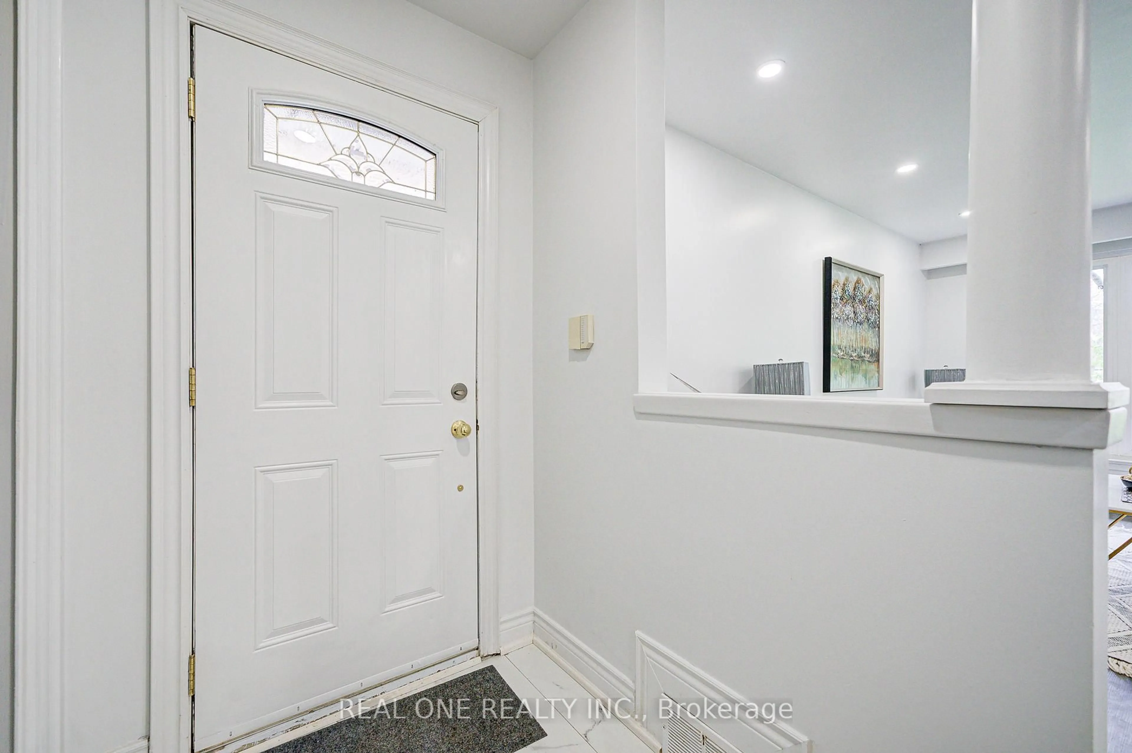 Indoor entryway for 68 Laverock Ave, Richmond Hill Ontario L4C 4J4