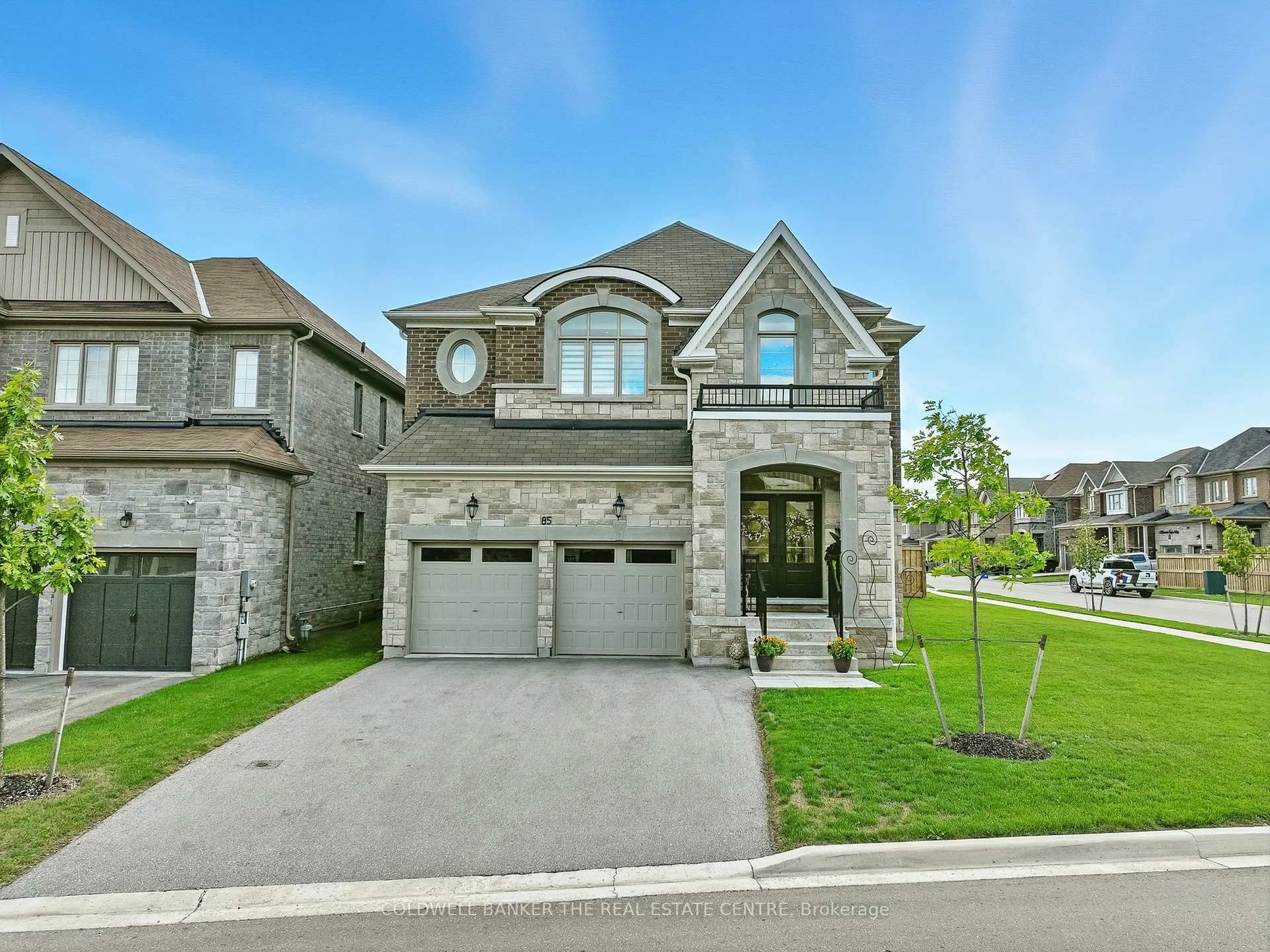 Home with brick exterior material, street for 85 Robb Thompson Rd, East Gwillimbury Ontario L0G 1M0