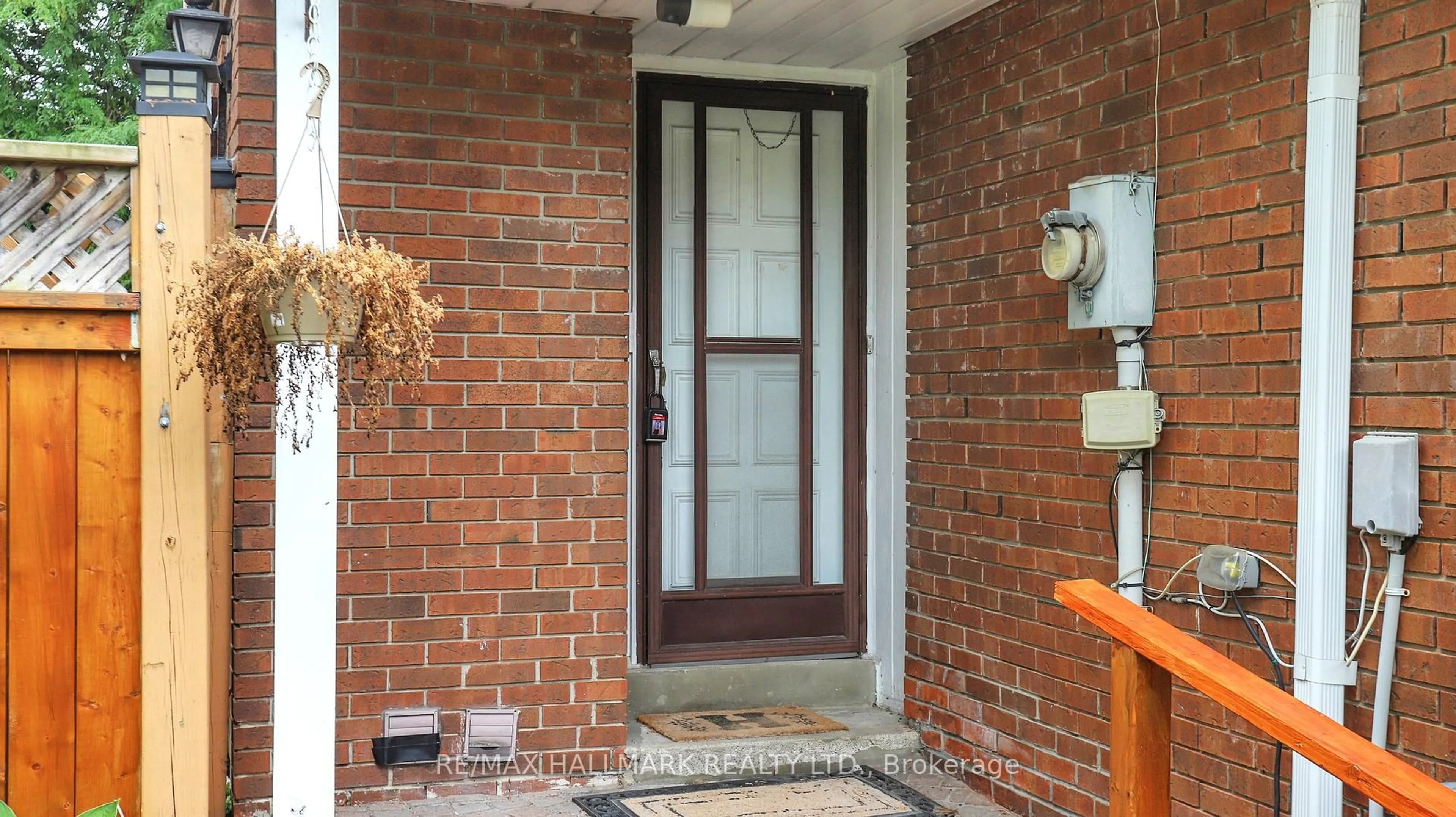 Indoor entryway for 54 West Borough St, Markham Ontario L3T 4X5