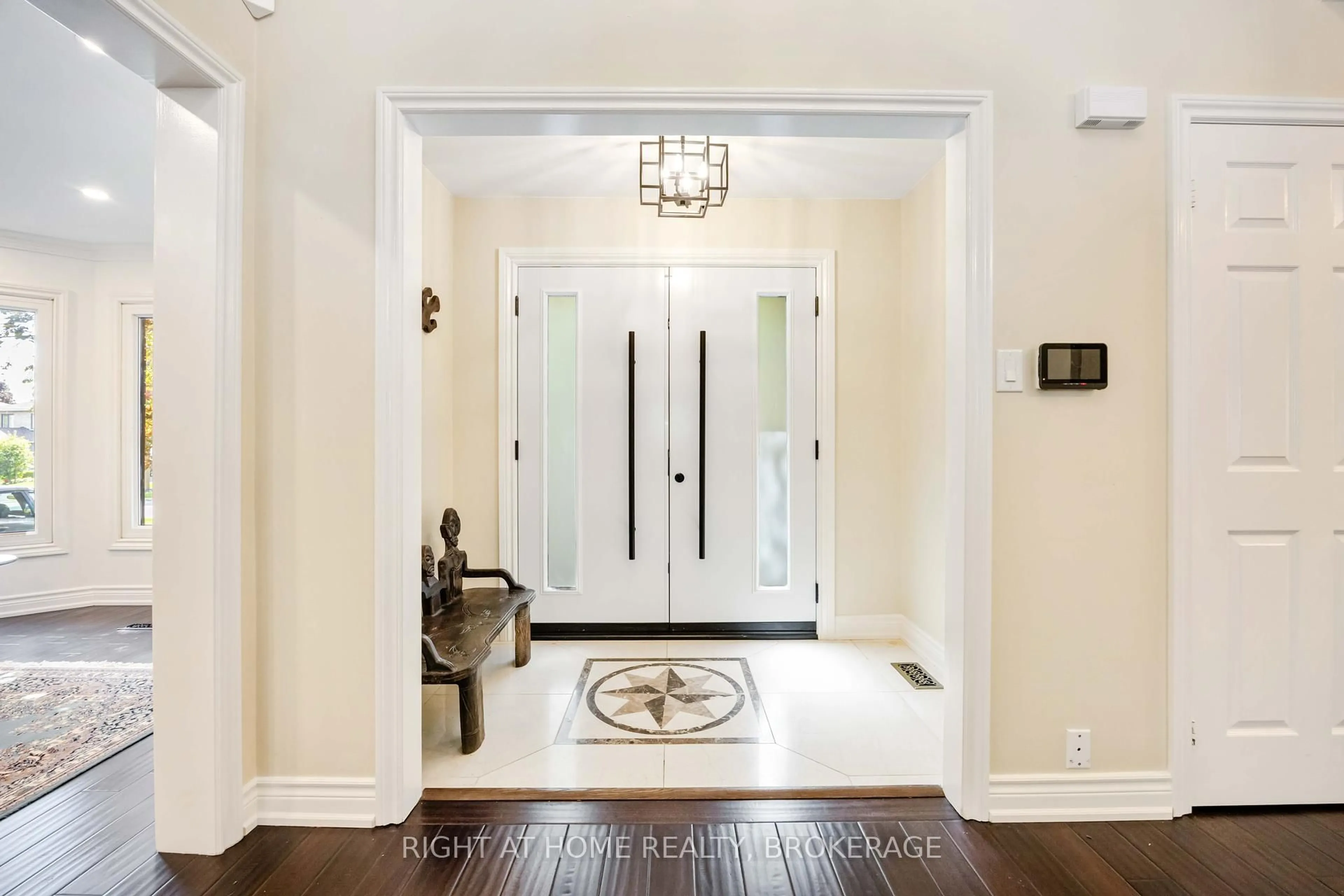 Indoor entryway for 93 Gordon Rowe Cres, Richmond Hill Ontario L4C 8R2