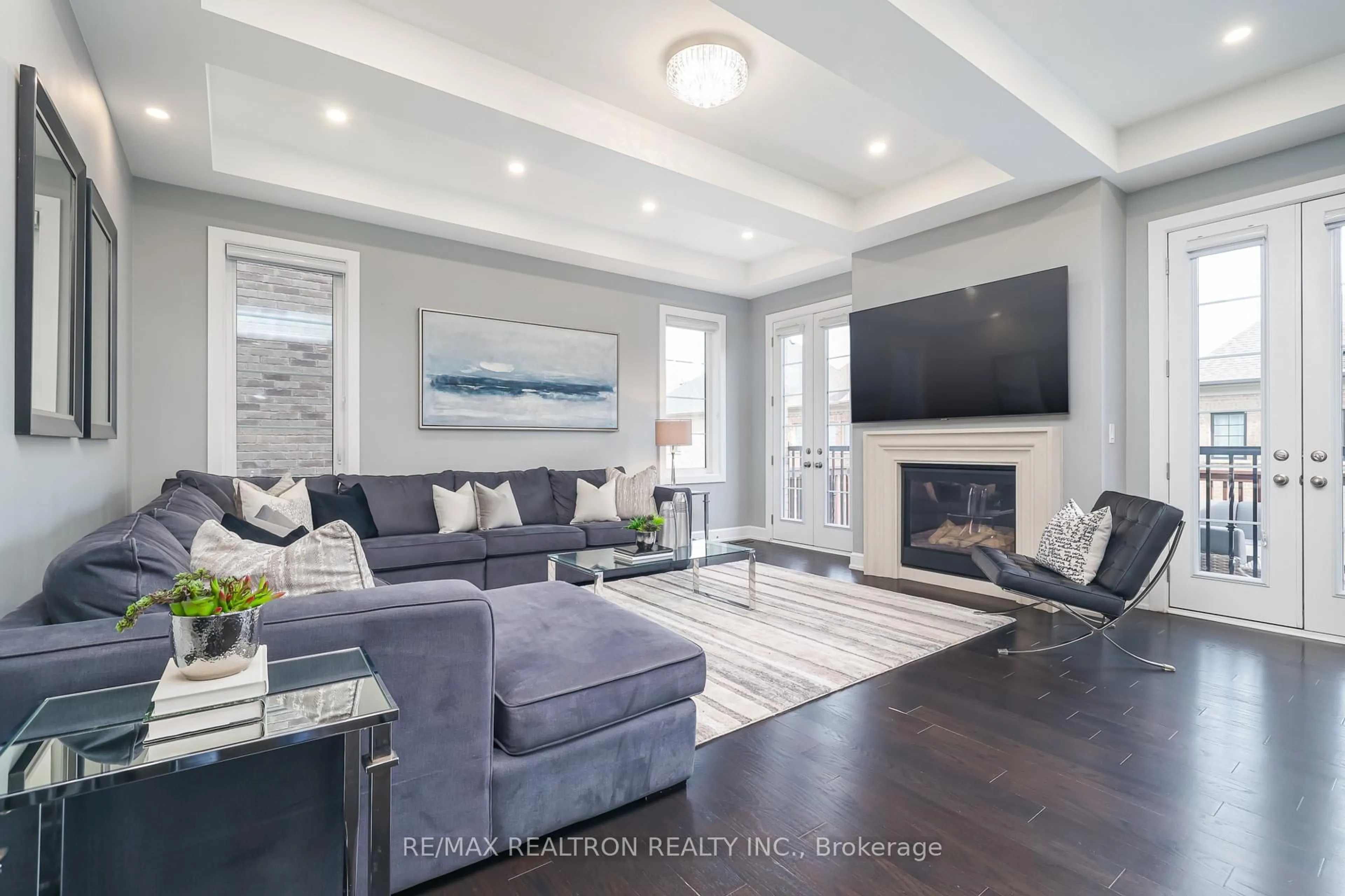 Living room with furniture, unknown for 3 Redelmeier Crt, Vaughan Ontario L6A 4Y8