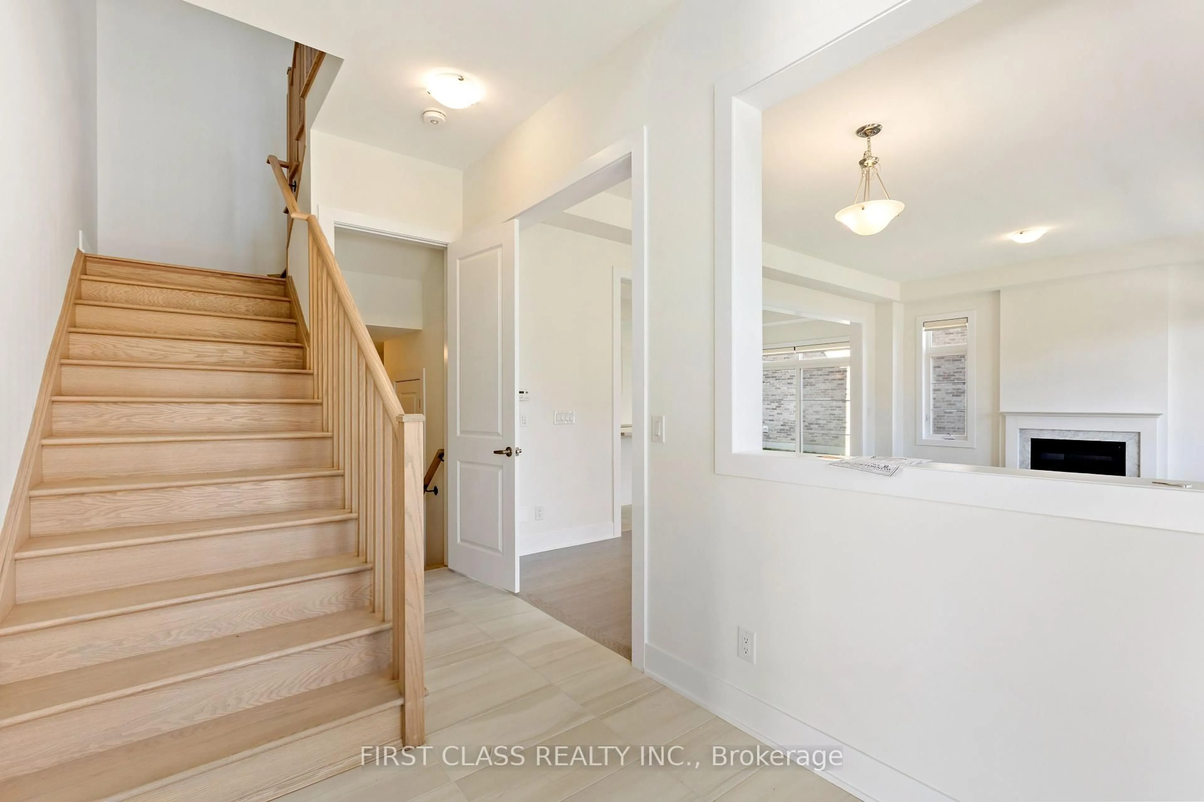 Indoor entryway for 78 Meizhou Ave, Markham Ontario L3R 0P1