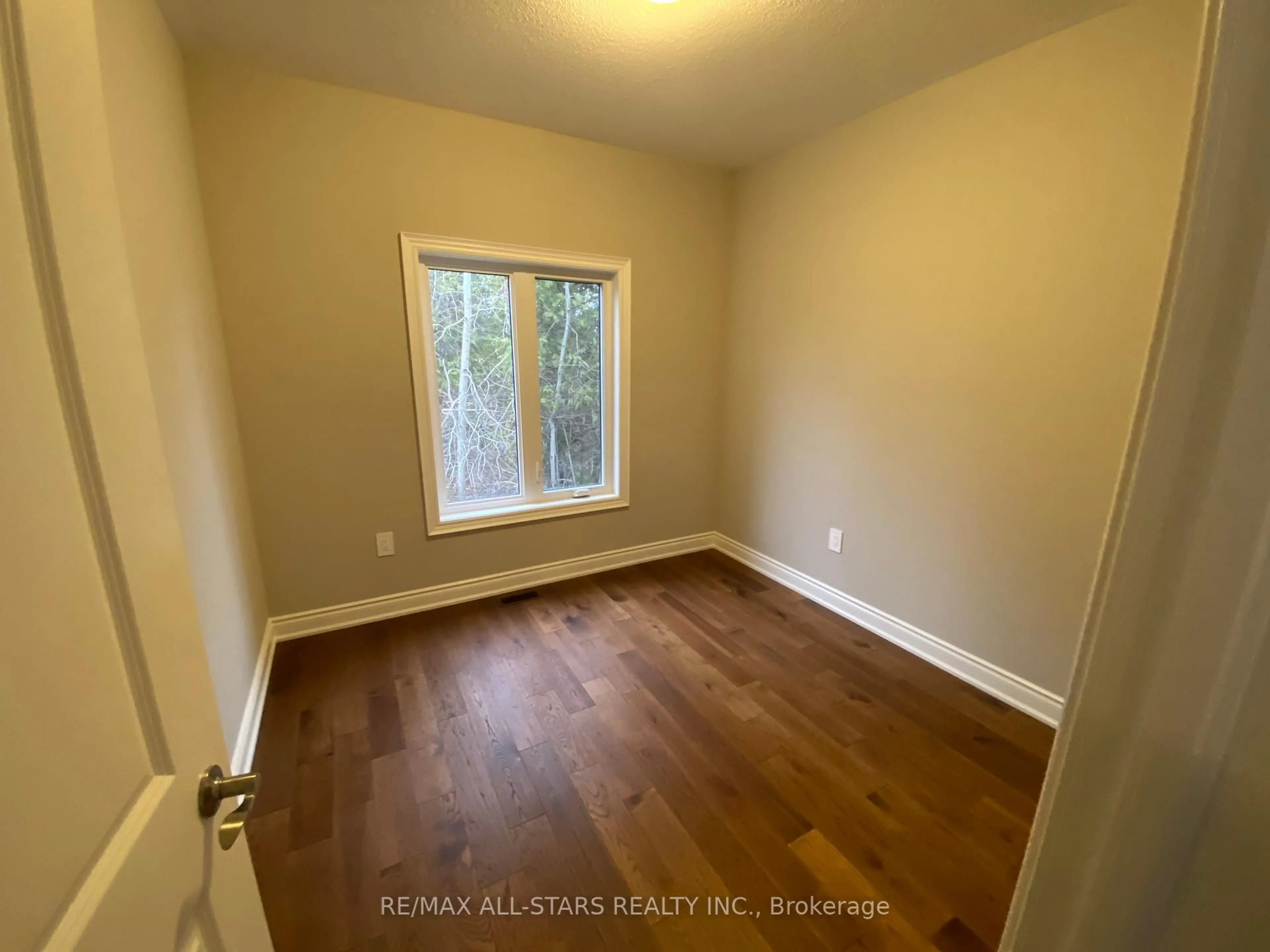 A pic of a room for 38 Shelson Pl, Georgina Ontario L0E 1R0