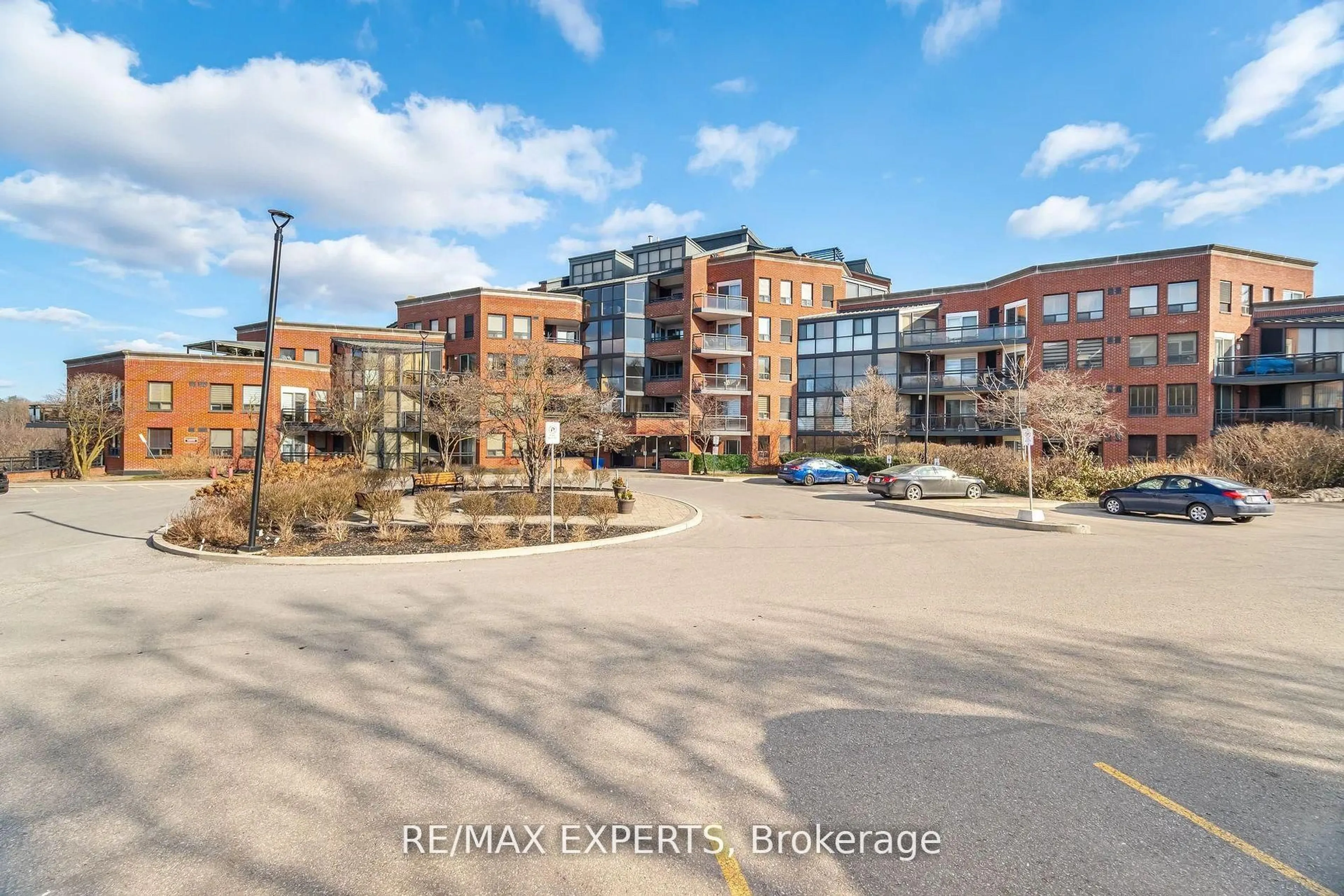 A pic from outside/outdoor area/front of a property/back of a property/a pic from drone, unknown for 100 Arbors Lane #305, Vaughan Ontario L4L 7G4