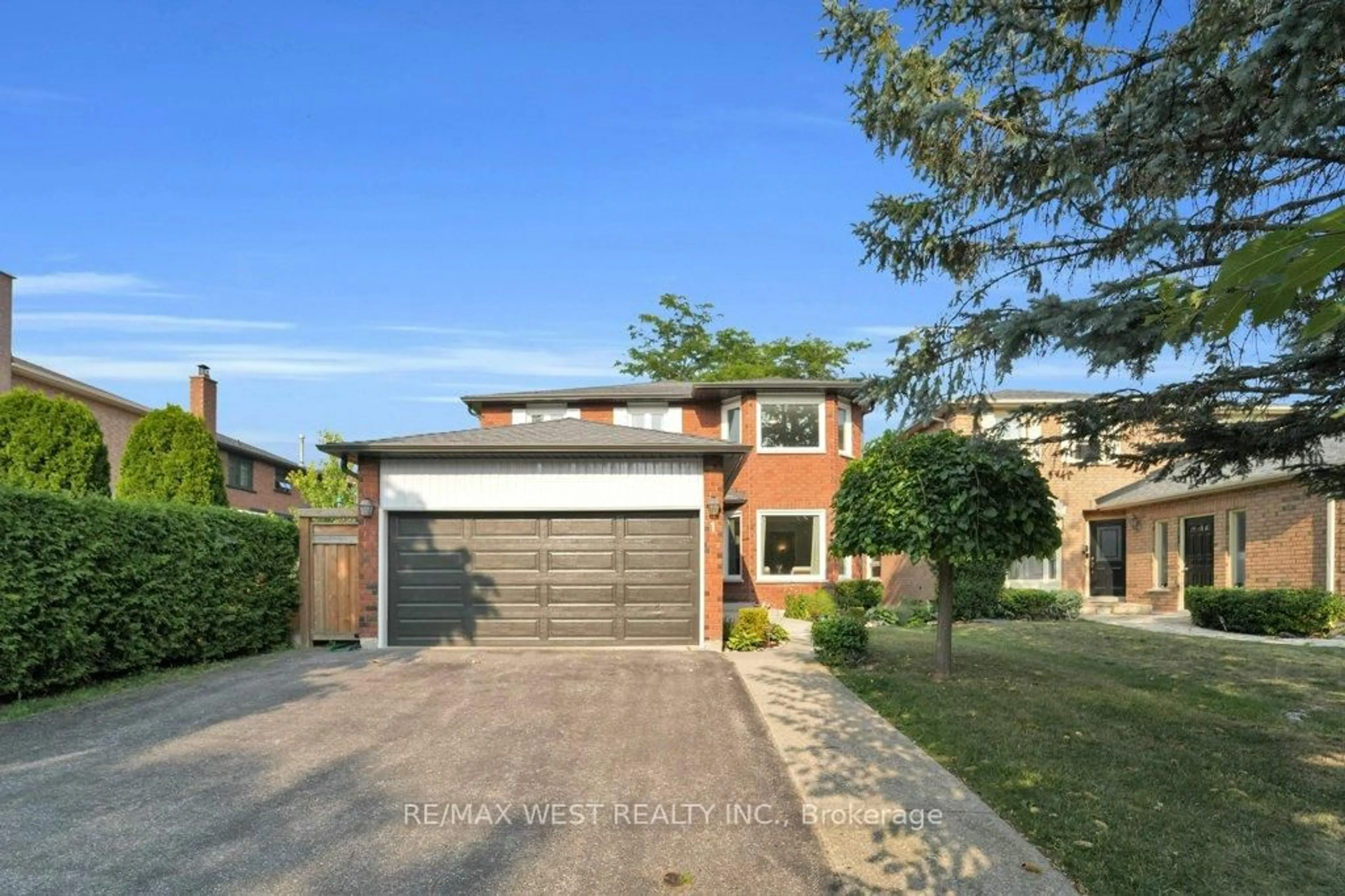 Home with brick exterior material, street for 1 Langford St, Richmond Hill Ontario L4C 8E8