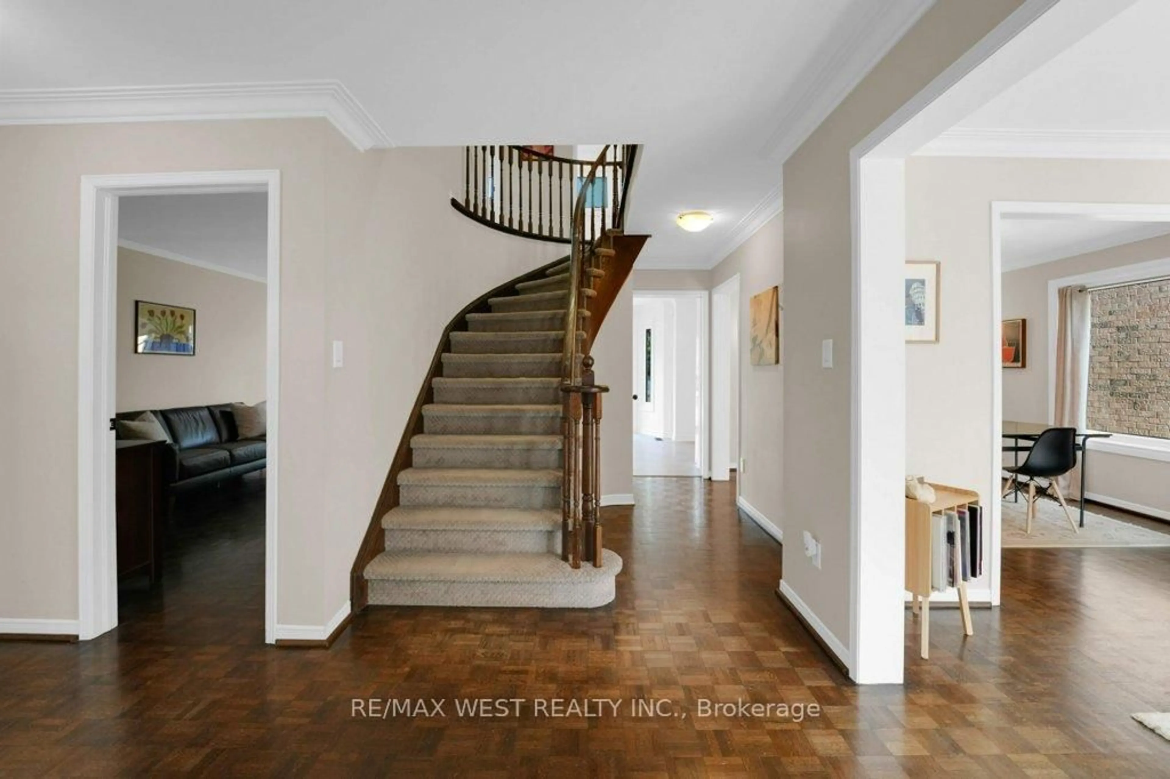 Unknown for 1 Langford St, Richmond Hill Ontario L4C 8E8