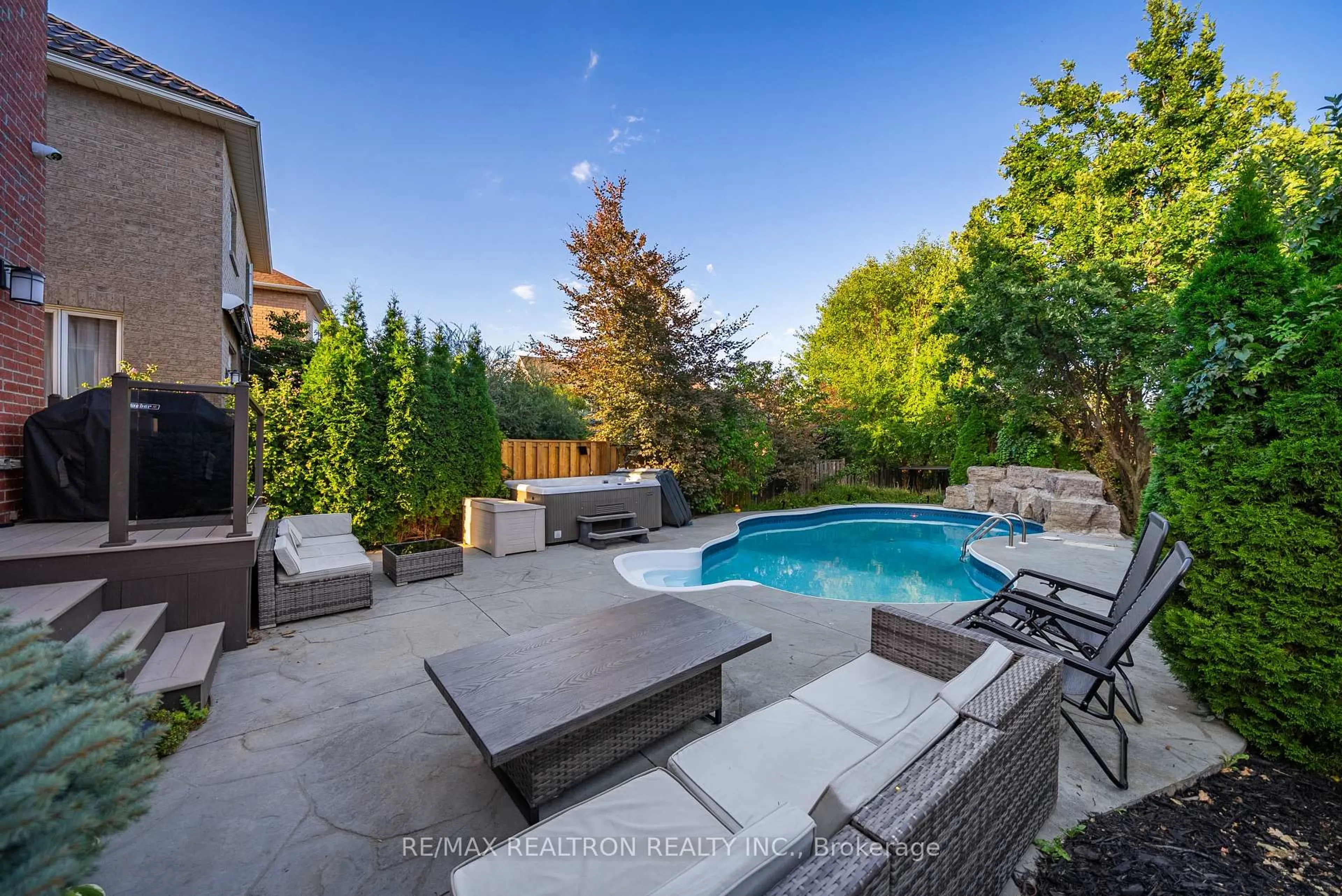 Patio, unknown for 565 Thornhill Woods Dr, Vaughan Ontario L4J 8Z8