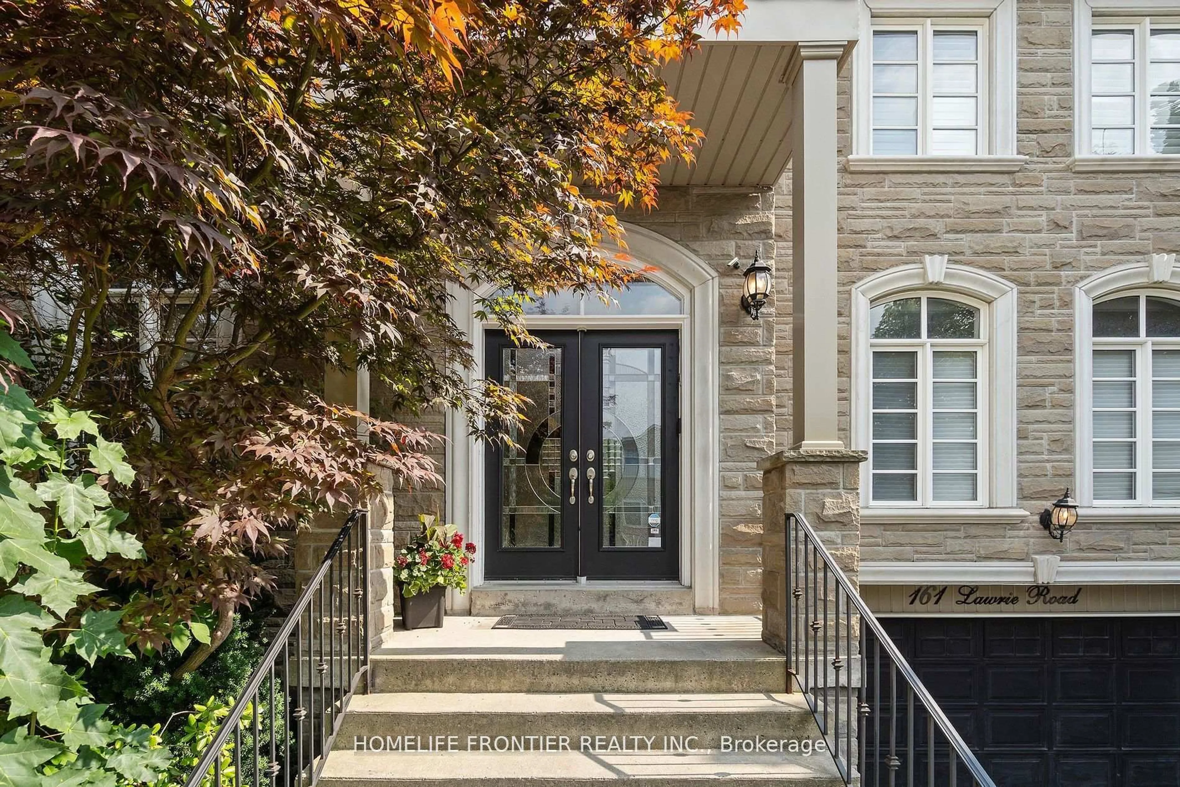 Indoor entryway for 161 Lawrie Rd, Vaughan Ontario L4J 8N6