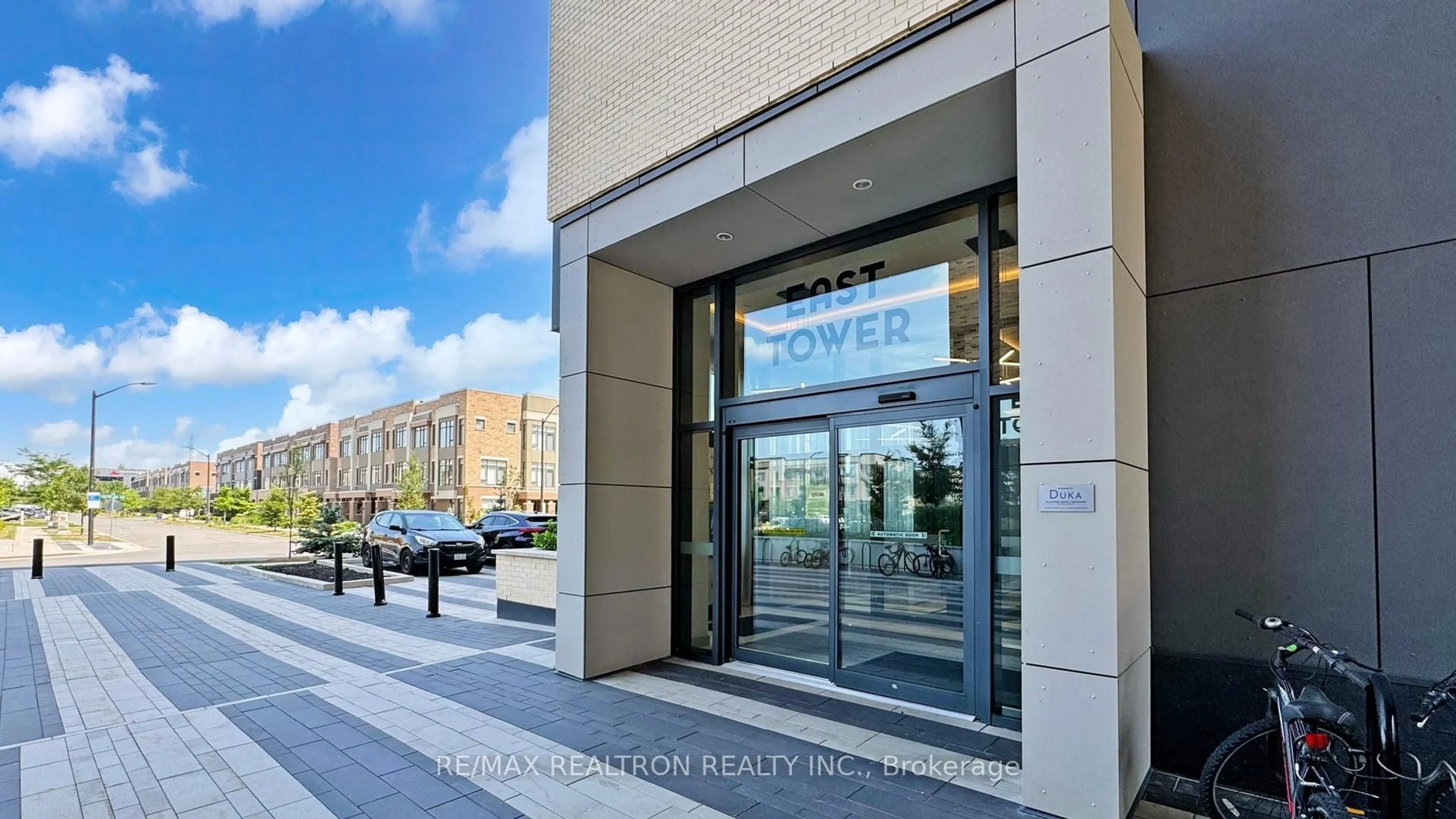 Indoor foyer for 100 Eagle Rock Way #632, Vaughan Ontario L6A 5A7