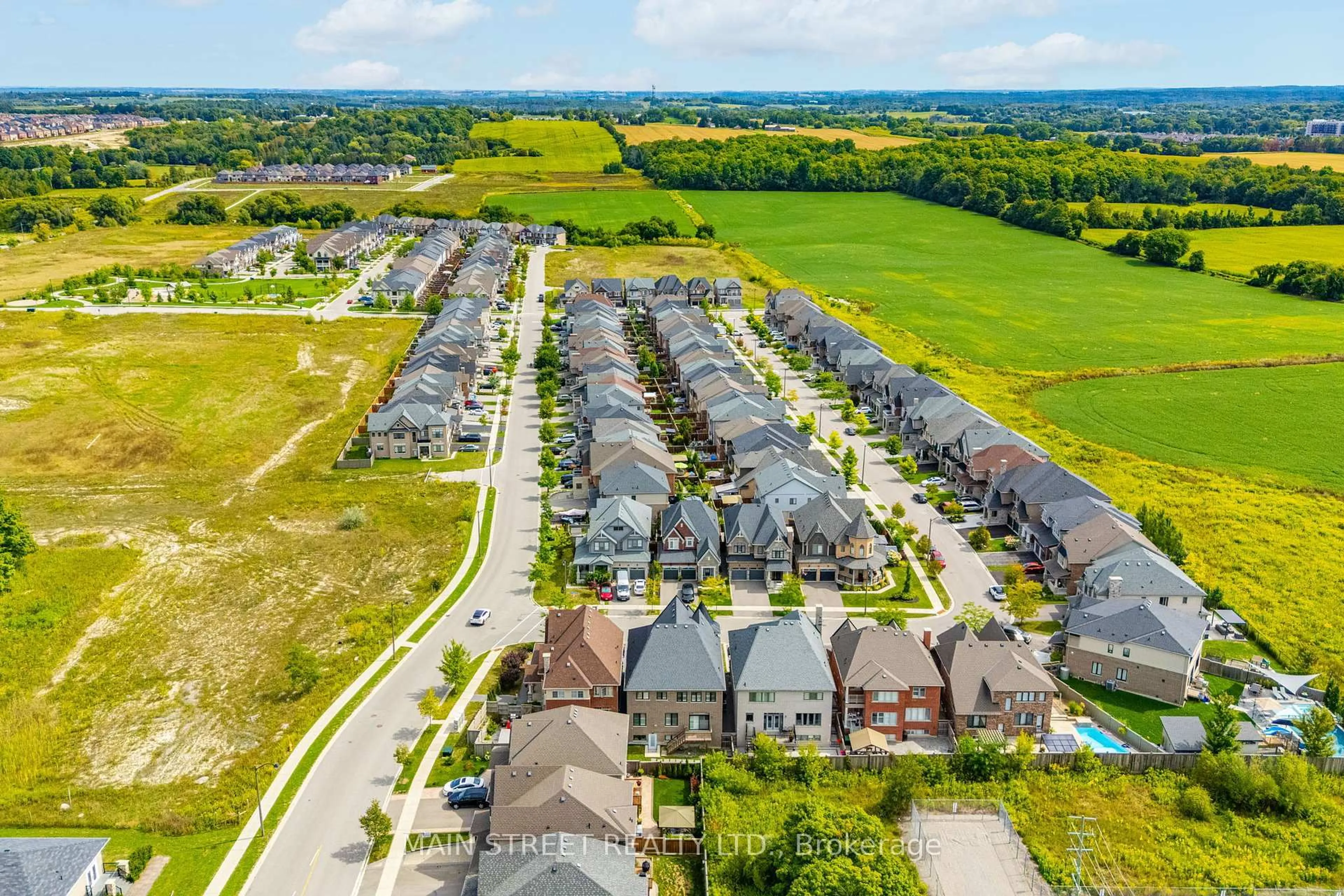 A pic from outside/outdoor area/front of a property/back of a property/a pic from drone, street for 6 Leaden Hall Dr, East Gwillimbury Ontario L0G 1R0