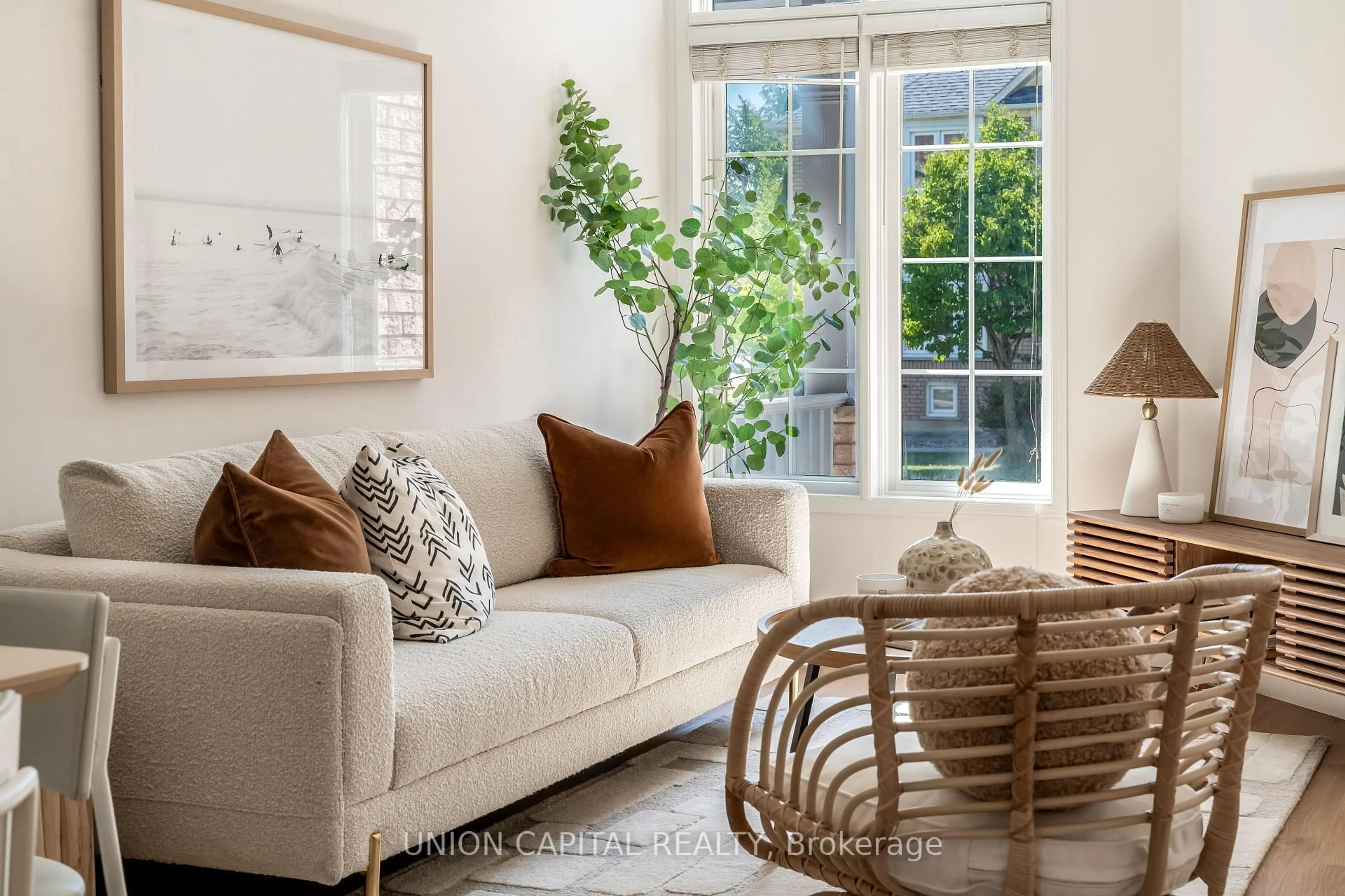 Living room with furniture, unknown for 198 Bur Oak Ave, Markham Ontario L6C 2M1