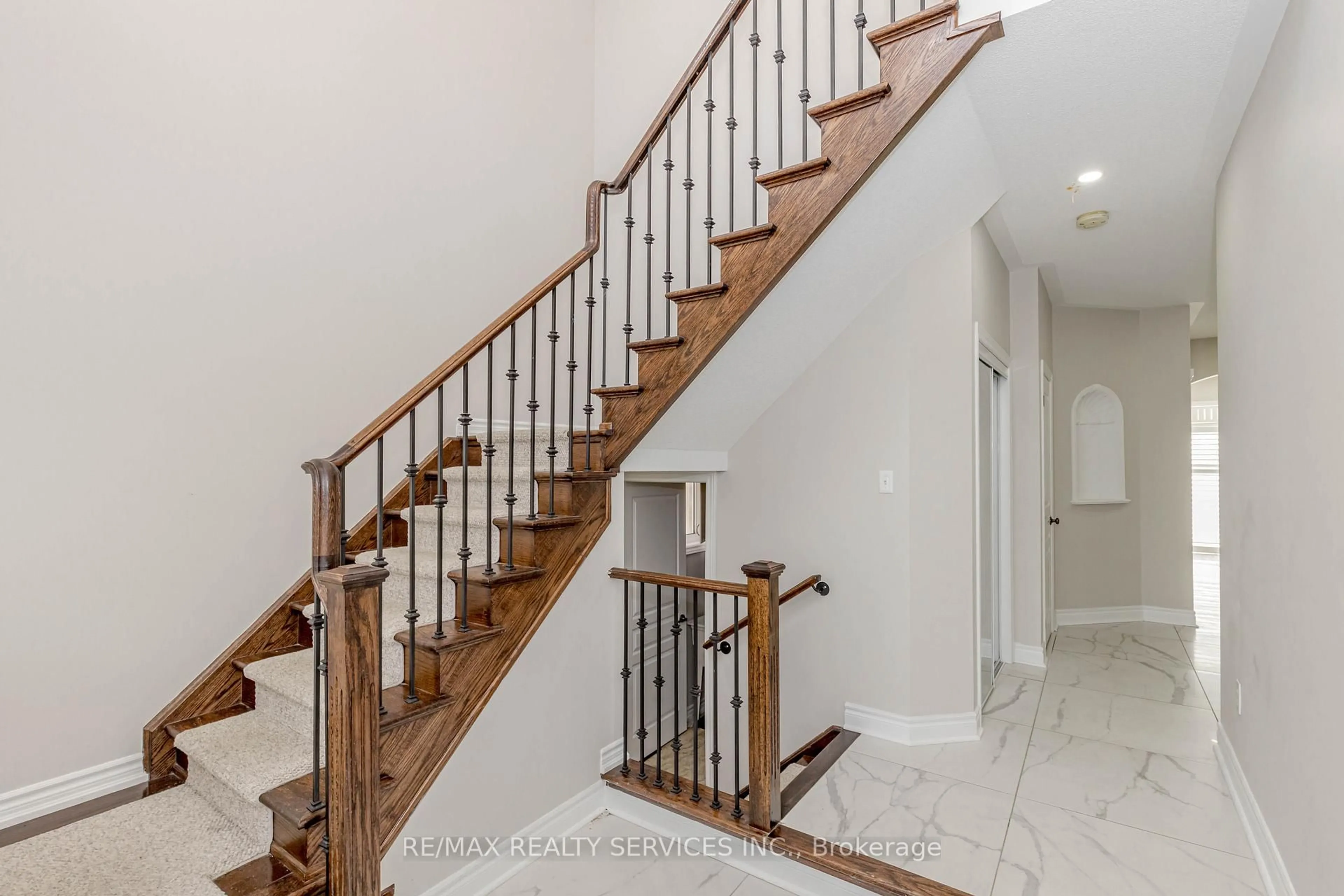 Stairs for 23 Sand Valley St, Vaughan Ontario L6A 4H3