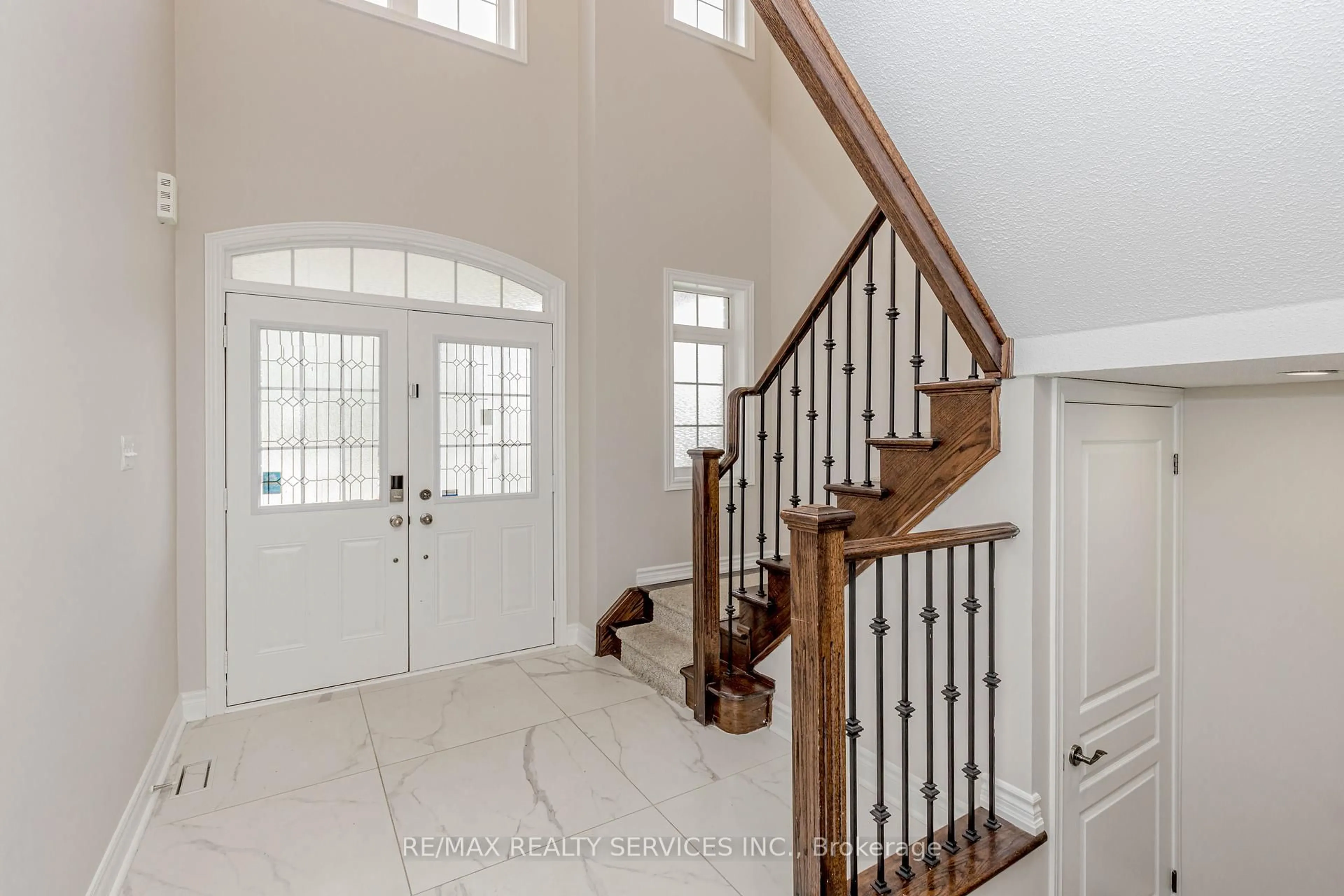 Indoor entryway for 23 Sand Valley St, Vaughan Ontario L6A 4H3