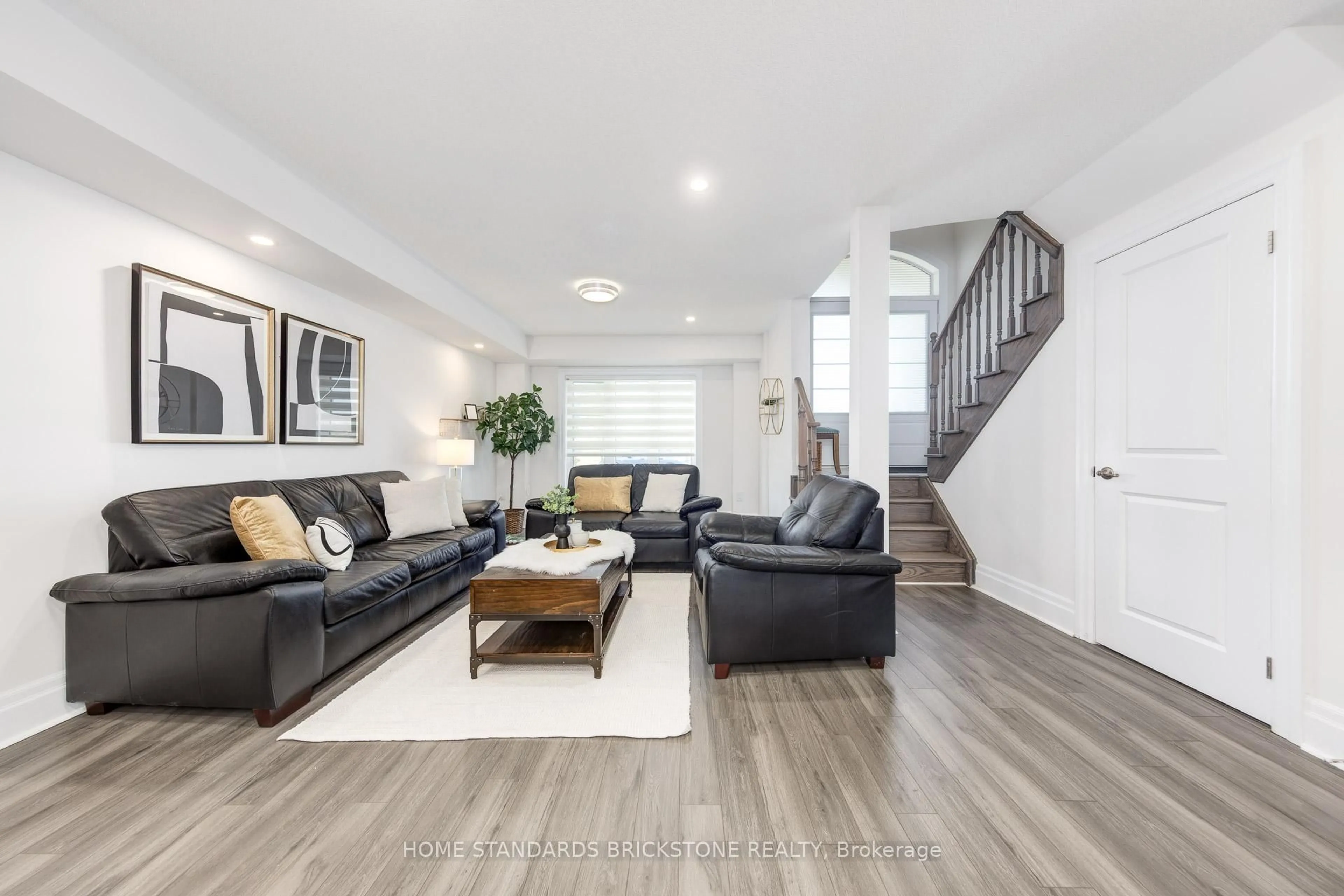 Living room with furniture, unknown for 54 Campobello St, Vaughan Ontario L6A 5B3