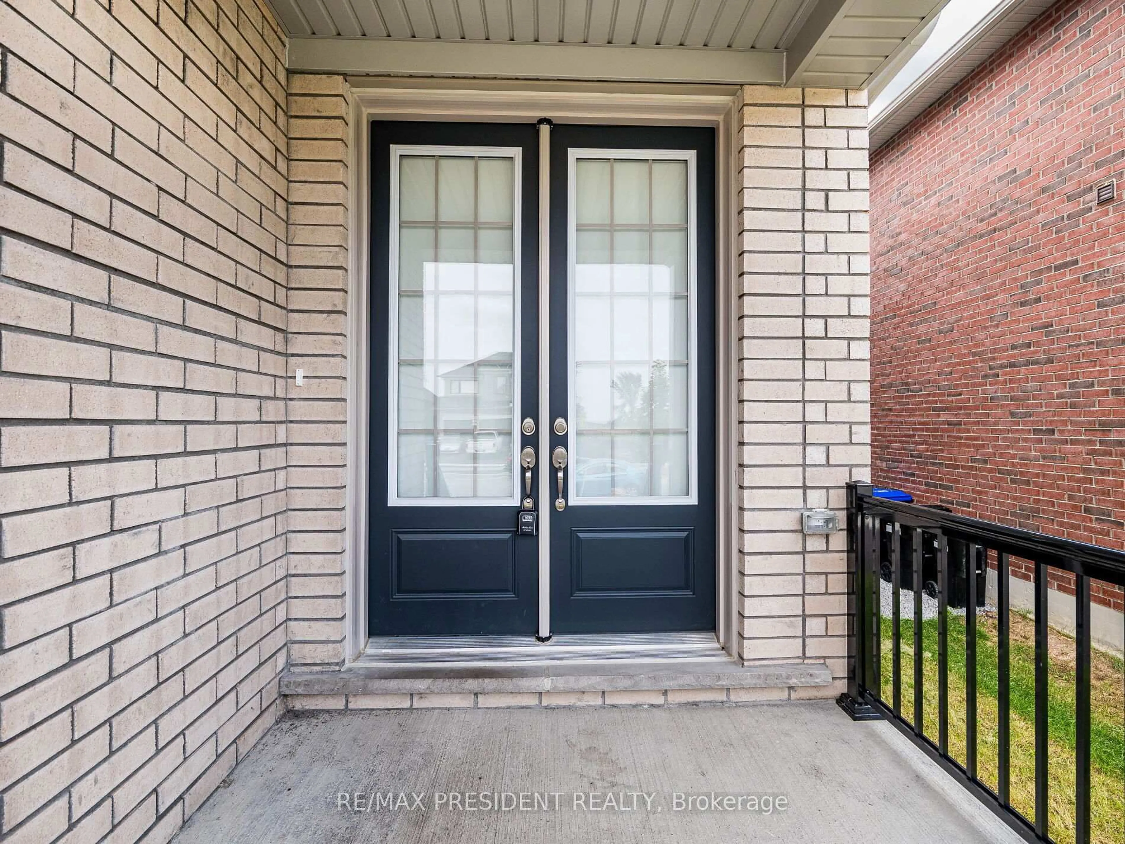 Indoor entryway for 22 Sparrow Way, Adjala-Tosorontio Ontario L0G 1W0