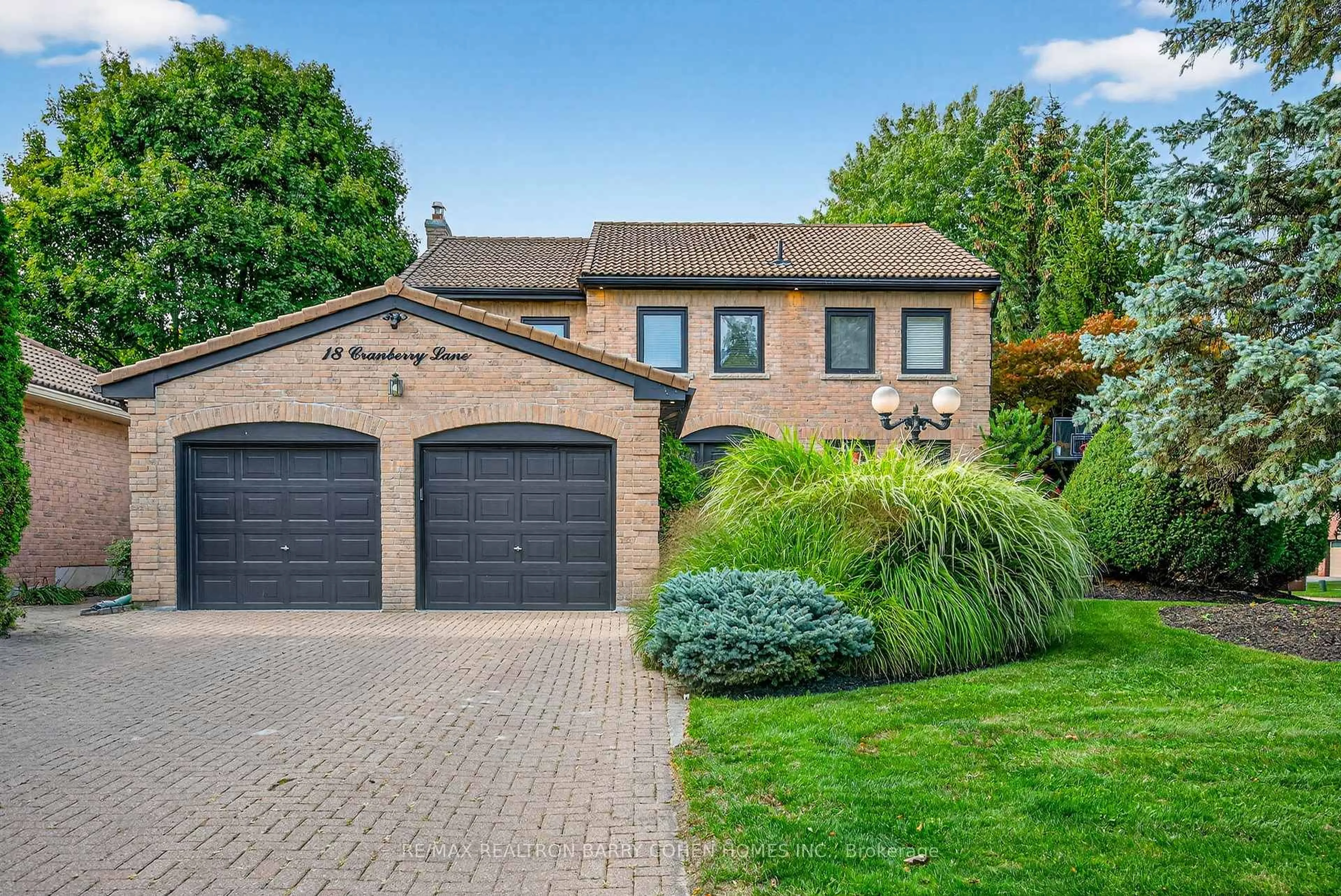 Home with brick exterior material, street for 18 Cranberry Lane, Aurora Ontario L4G 5Y1