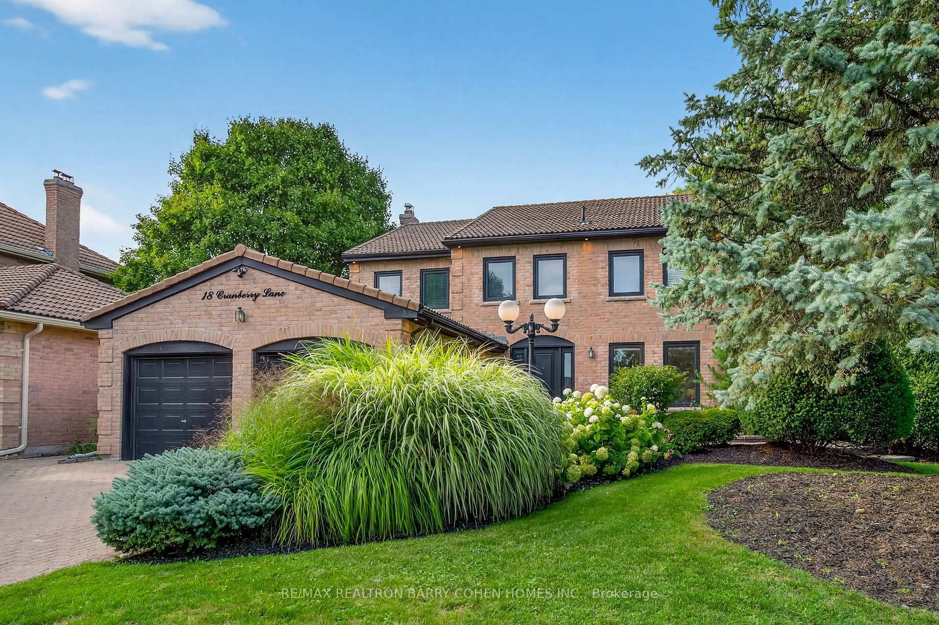 Home with brick exterior material, street for 18 Cranberry Lane, Aurora Ontario L4G 5Y1