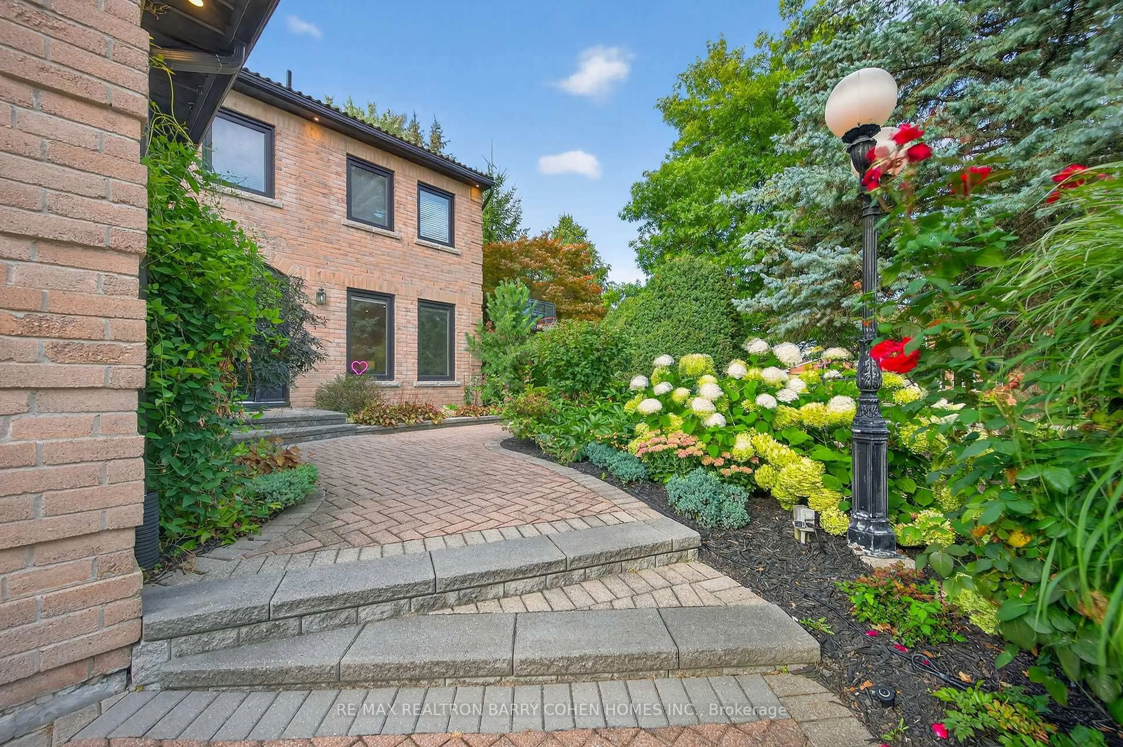 Unknown for 18 Cranberry Lane, Aurora Ontario L4G 5Y1