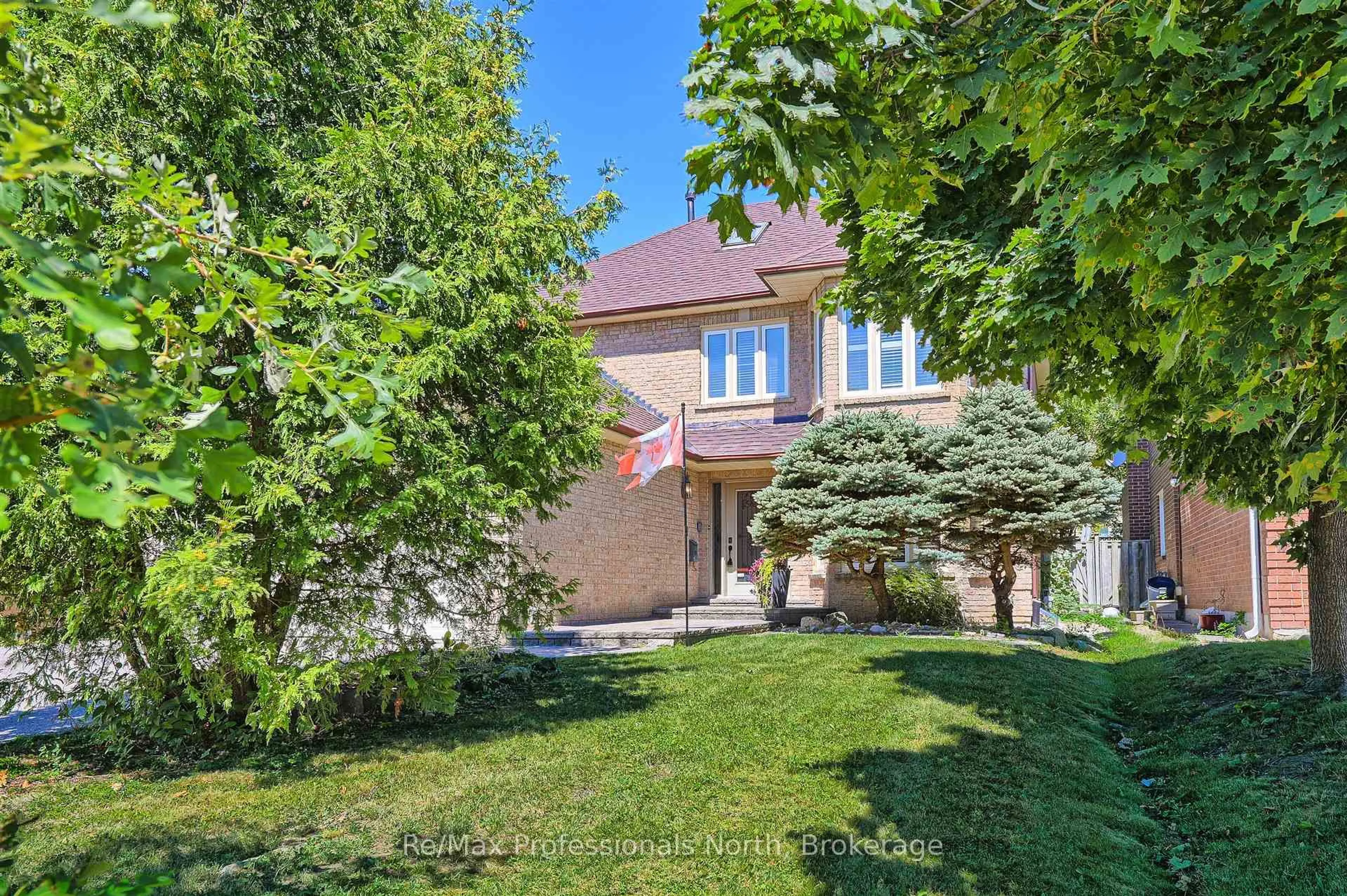 Patio, street for 8 Elmsley Dr, Richmond Hill Ontario L4C 8N1