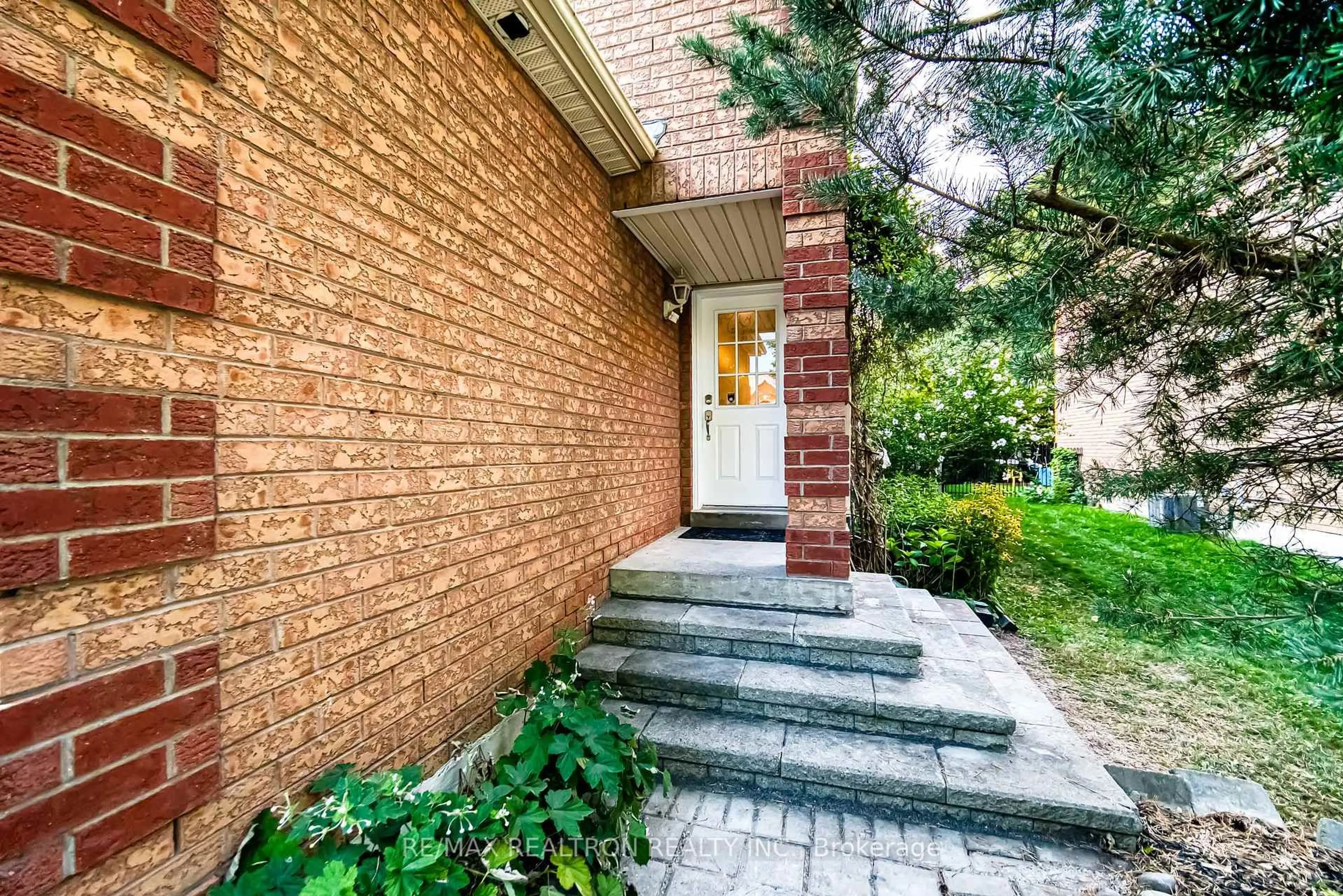 Home with brick exterior material, street for 24 Rawlings Ave, Richmond Hill Ontario L4S 1B4