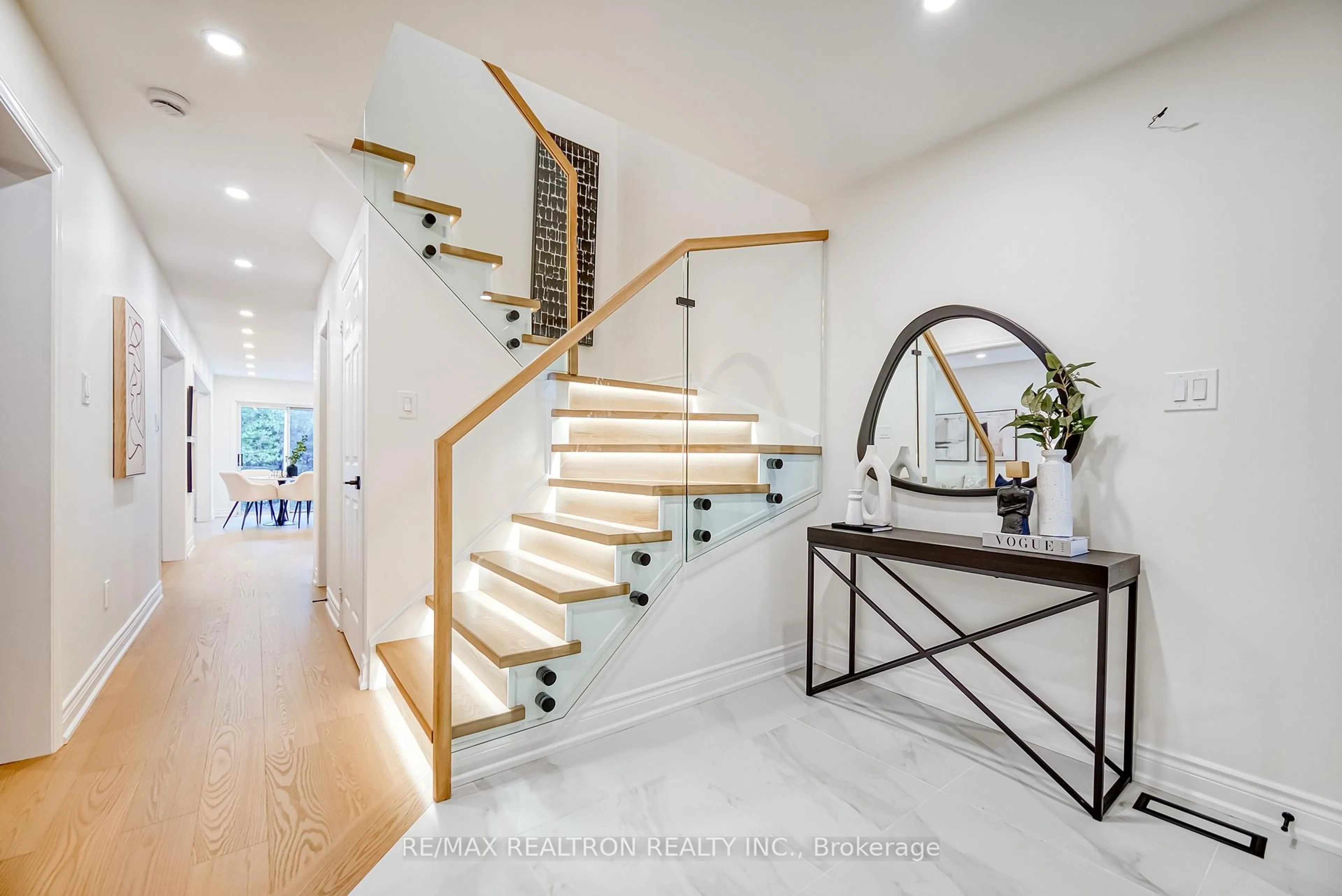 Stairs for 24 Rawlings Ave, Richmond Hill Ontario L4S 1B4