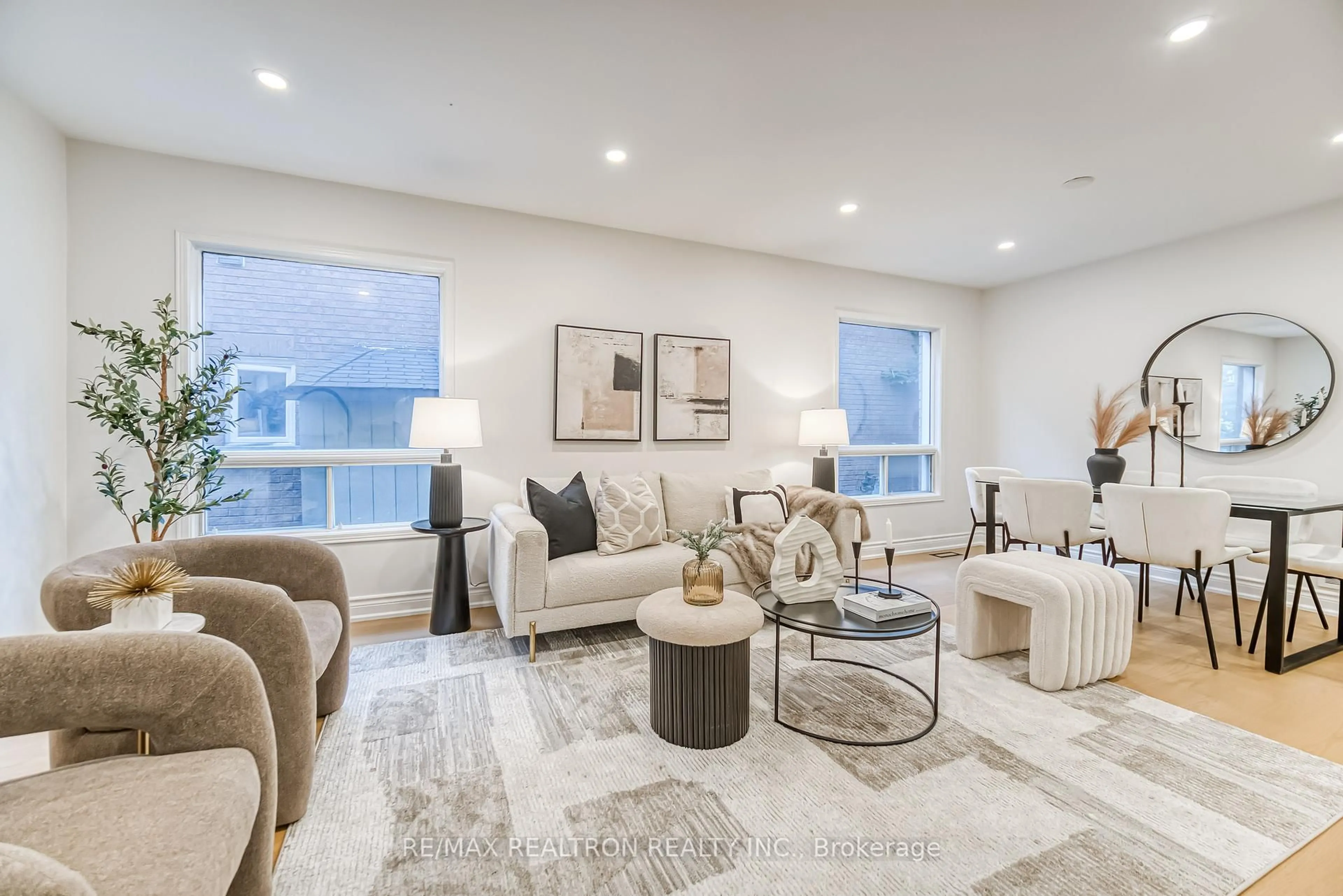 Living room with furniture, unknown for 24 Rawlings Ave, Richmond Hill Ontario L4S 1B4