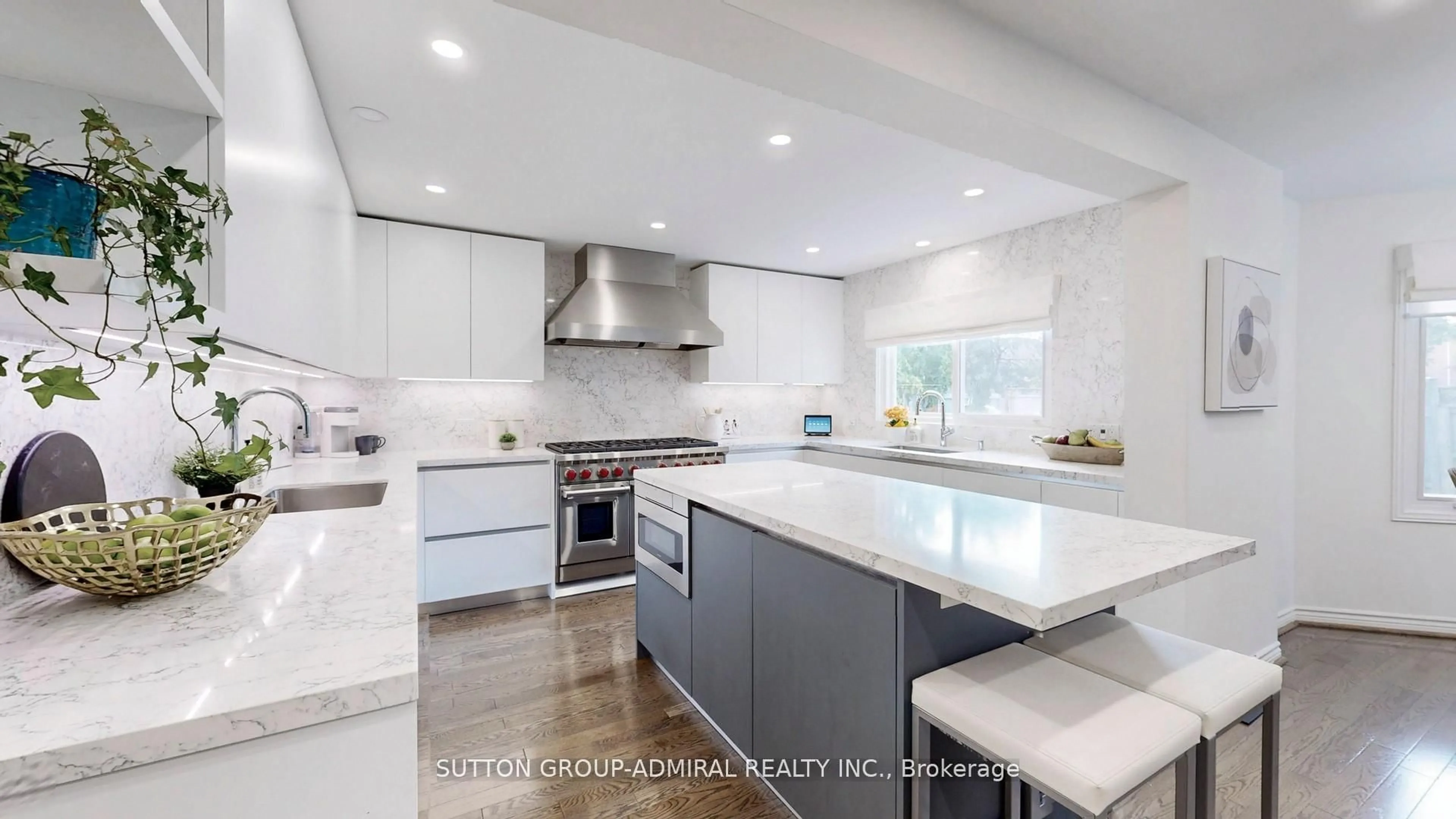 Contemporary kitchen, ceramic/tile floor for 122 Edmund Seager Dr, Vaughan Ontario L4J 4S7
