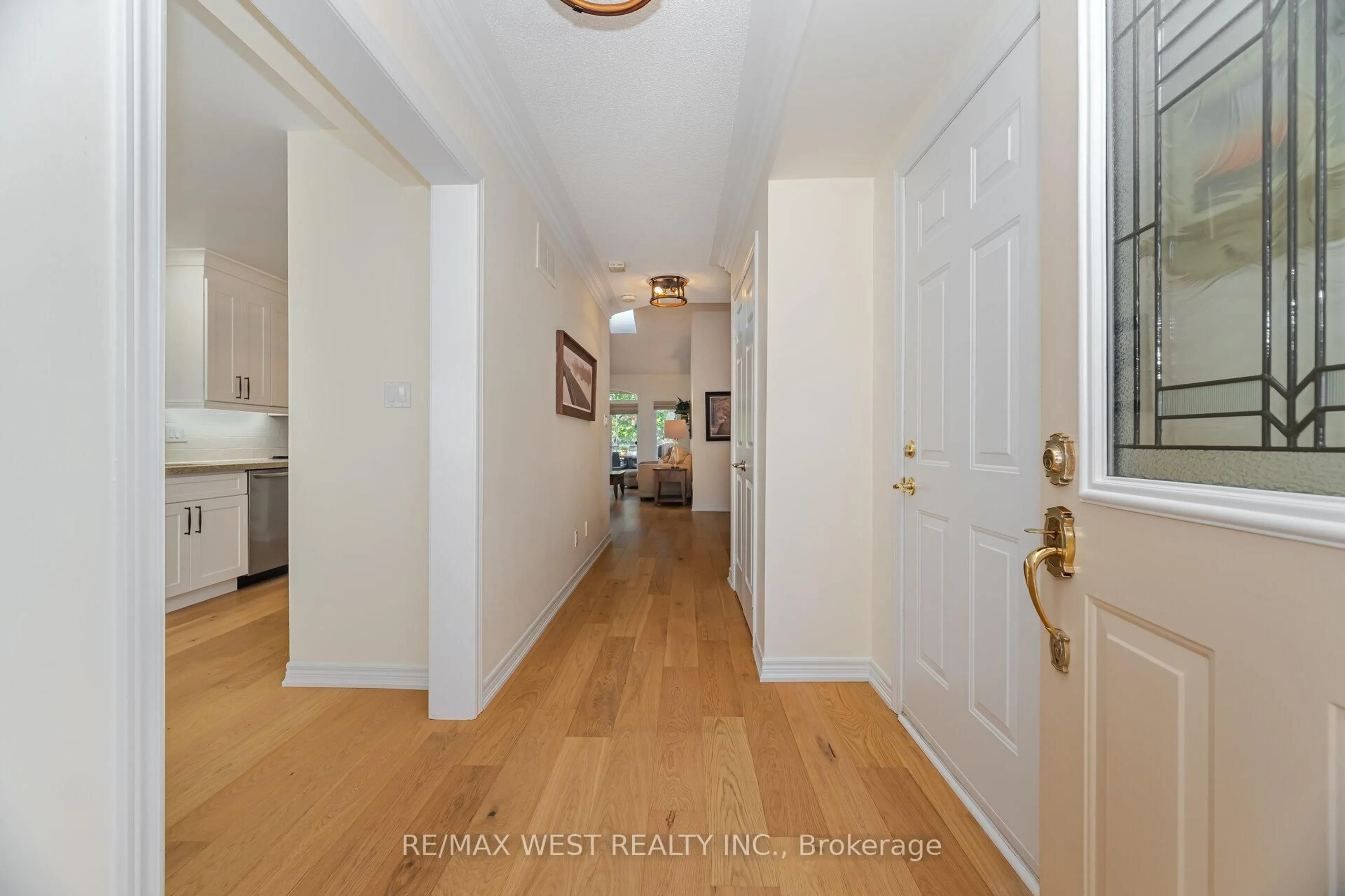Indoor entryway for 8 Via Amici, New Tecumseth Ontario L9R 2B4