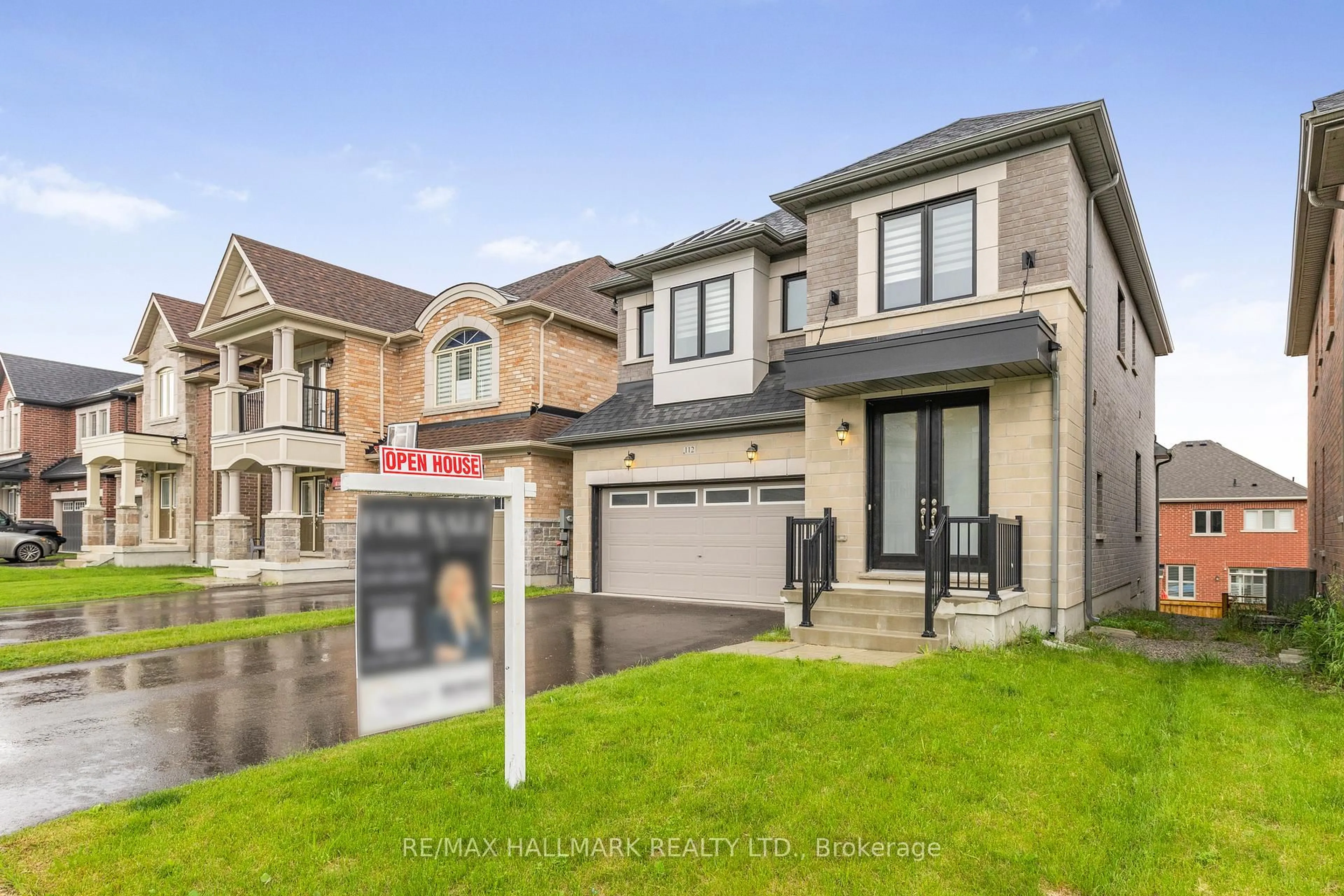 Home with brick exterior material, street for 112 Carriage Shop Bend, East Gwillimbury Ontario L9N 0Y3
