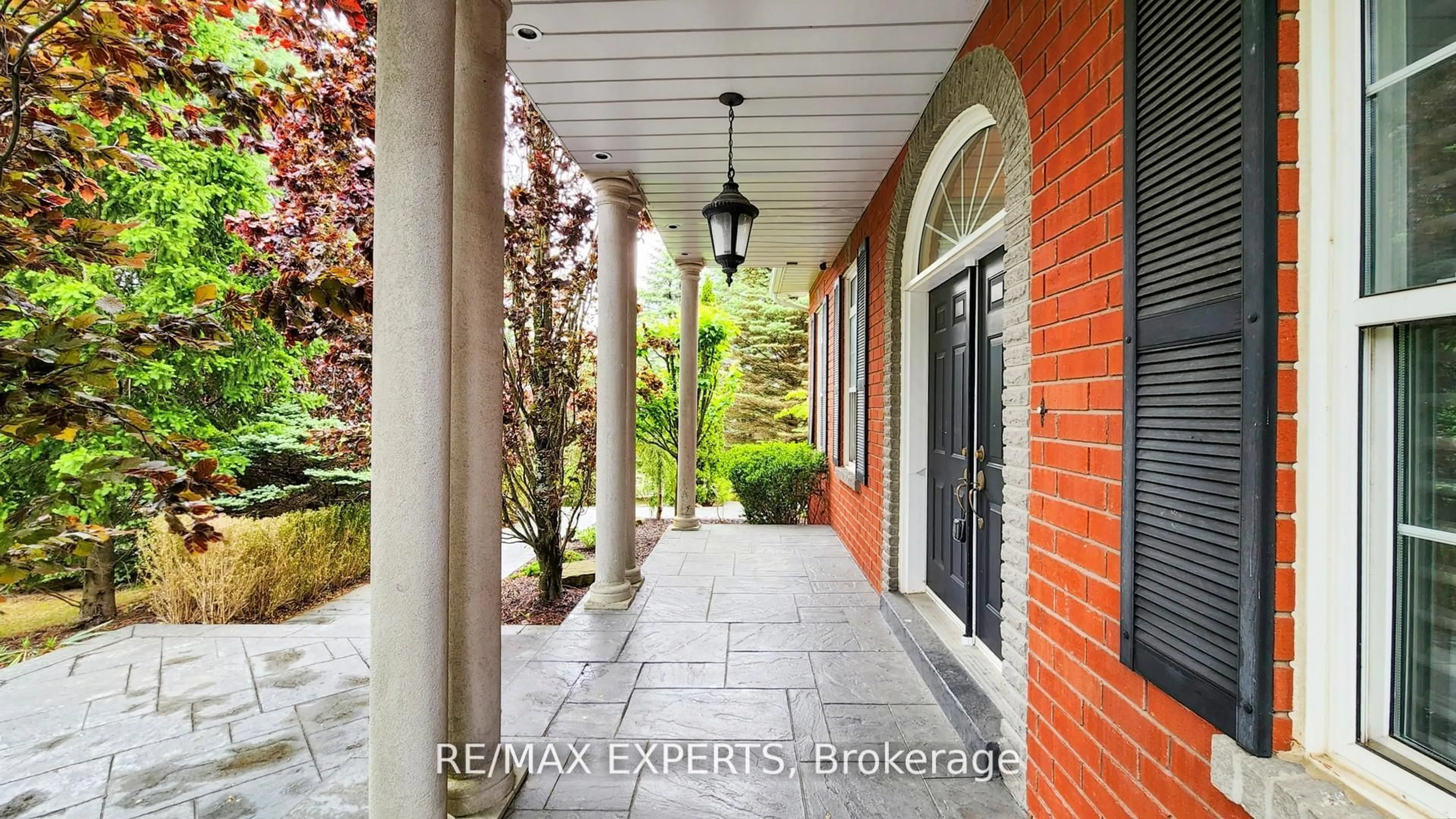 Indoor foyer for 27 Theresa Circ, Vaughan Ontario L0J 1C0