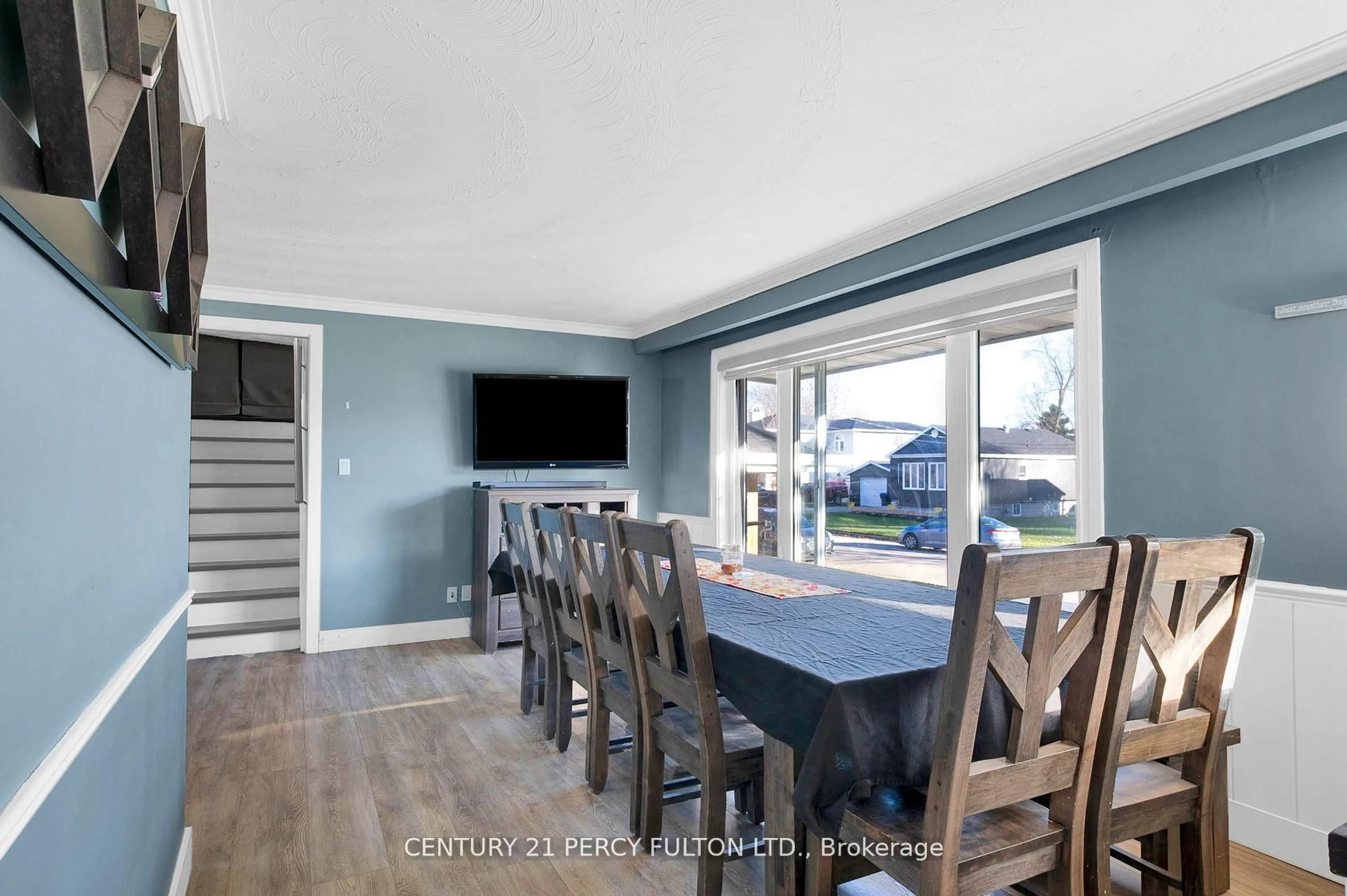 Dining room, unknown for 150 Nelson St, New Tecumseth Ontario L9R 1J5