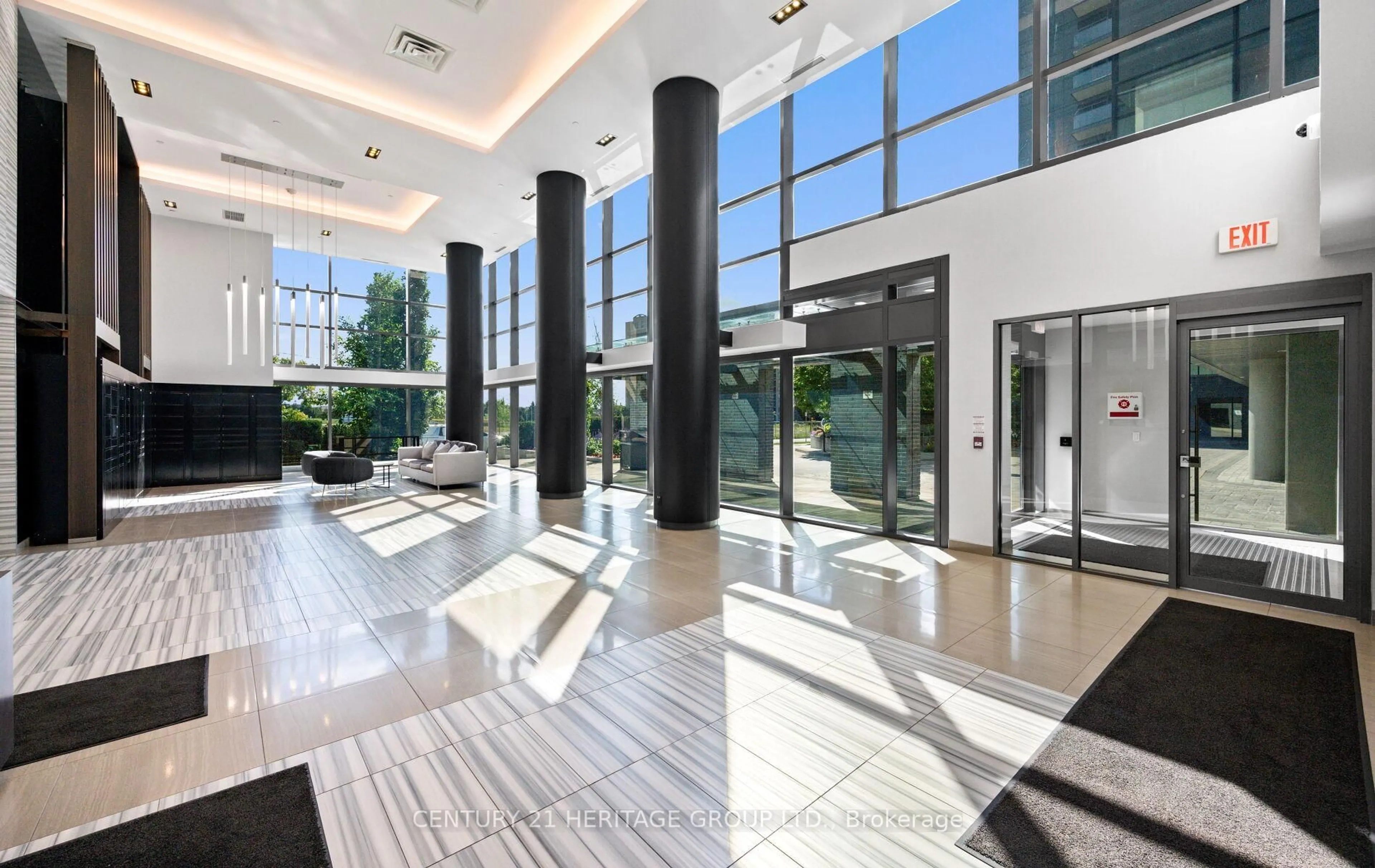 Indoor foyer for 65 Oneida Cres #406, Richmond Hill Ontario L4B 0G9