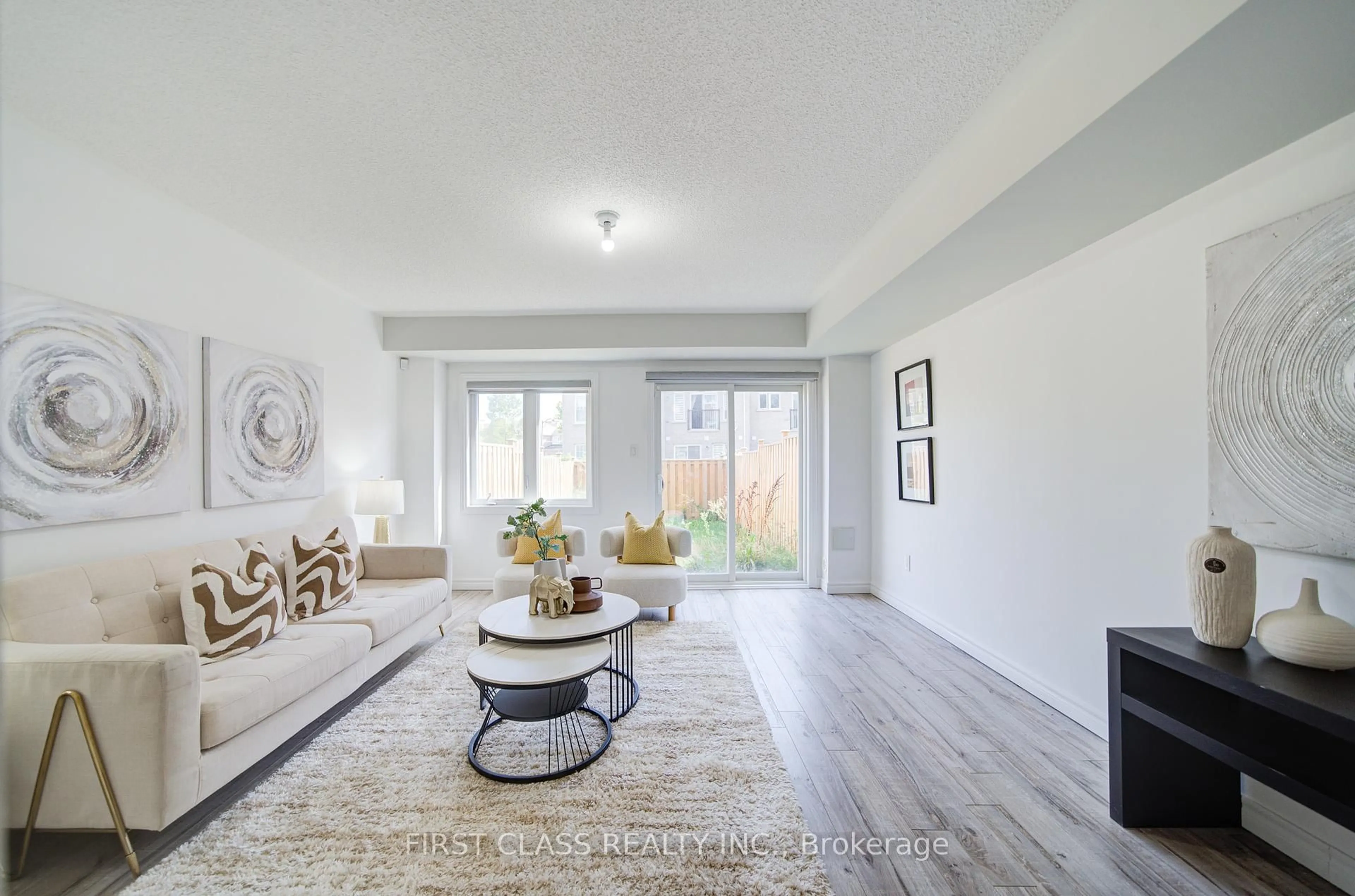 Living room with furniture, unknown for 118 Dundas Way, Markham Ontario L6E 0R2