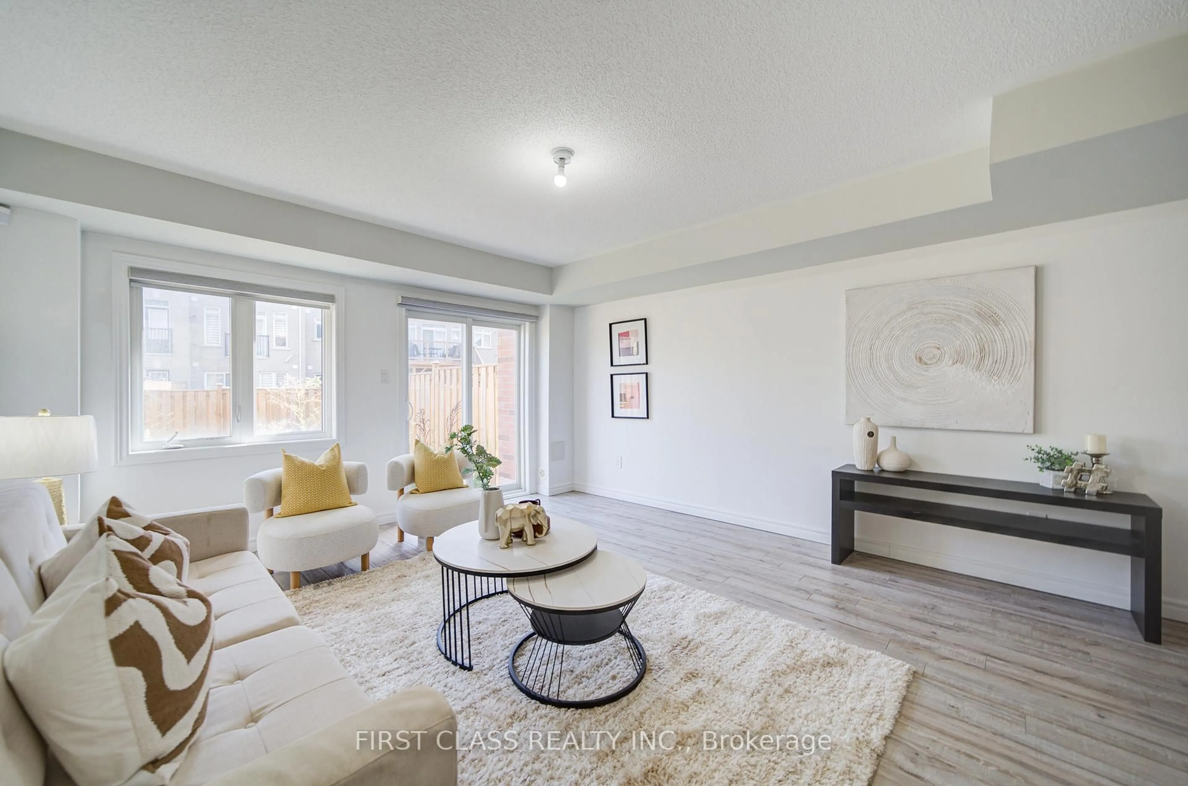 Living room with furniture, unknown for 118 Dundas Way, Markham Ontario L6E 0R2