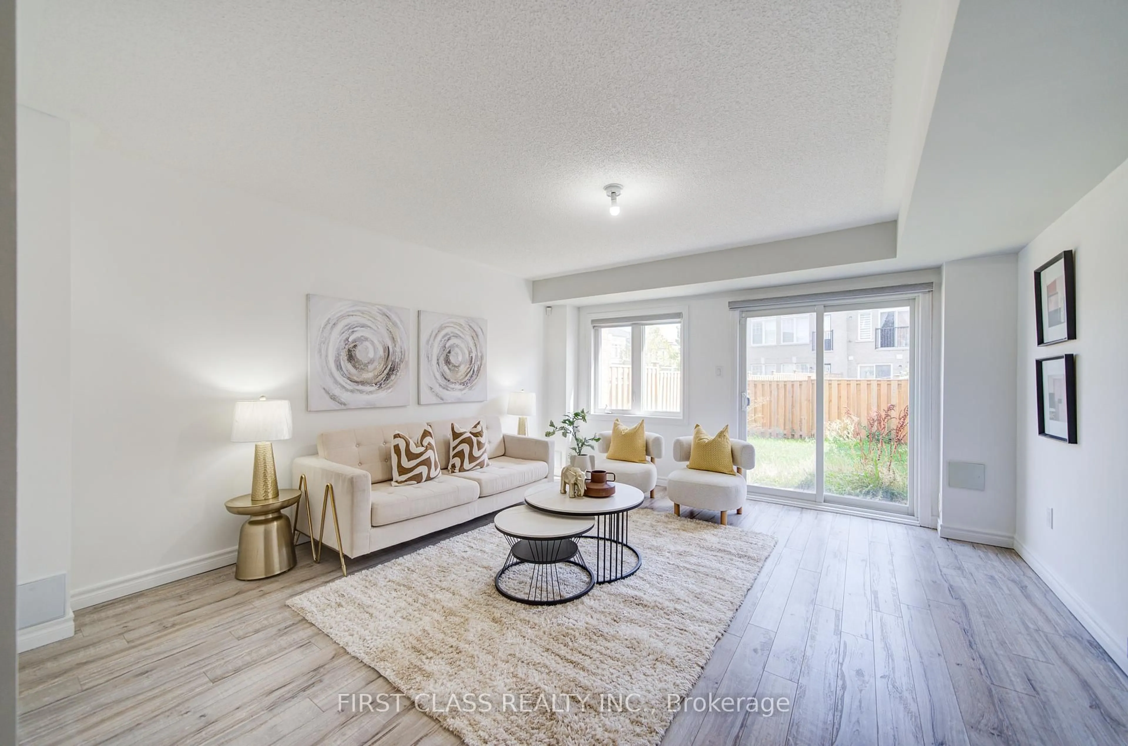 Living room with furniture, unknown for 118 Dundas Way, Markham Ontario L6E 0R2