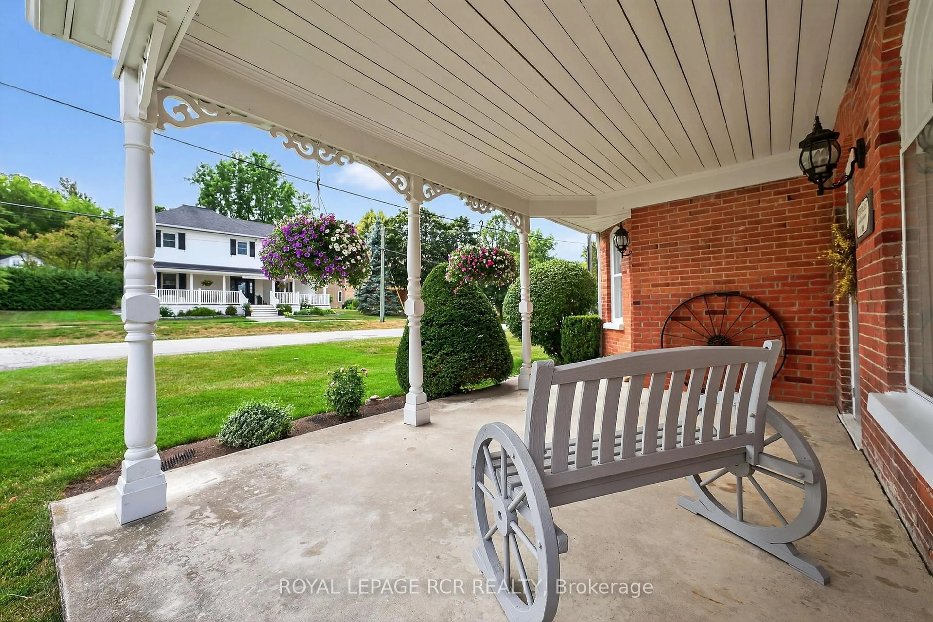 Patio, street for 36 Main St, East Gwillimbury Ontario L0G 1M0