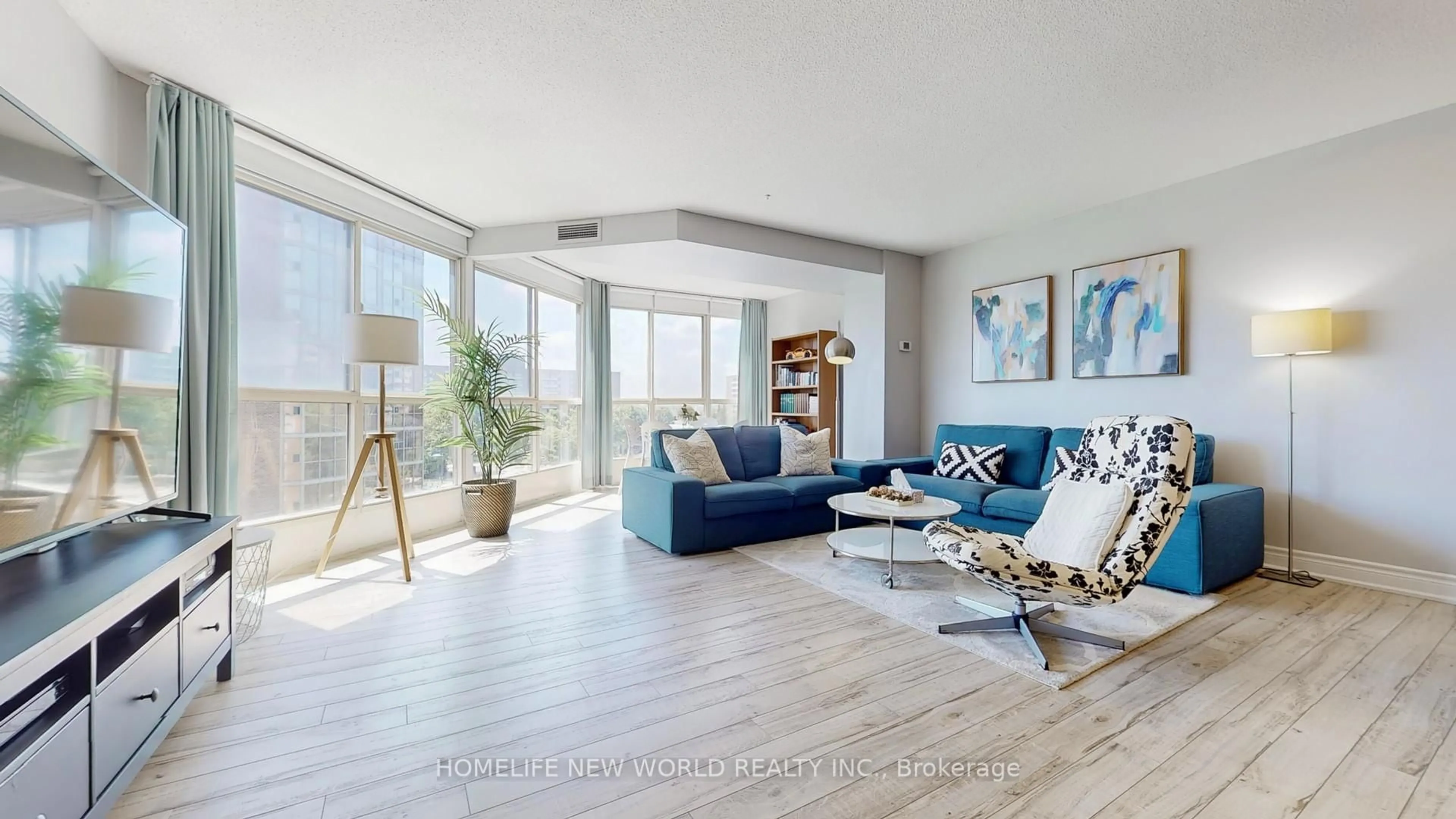 Living room with furniture, wood/laminate floor for 5 Weldrick Rd #604, Richmond Hill Ontario L4C 8S9