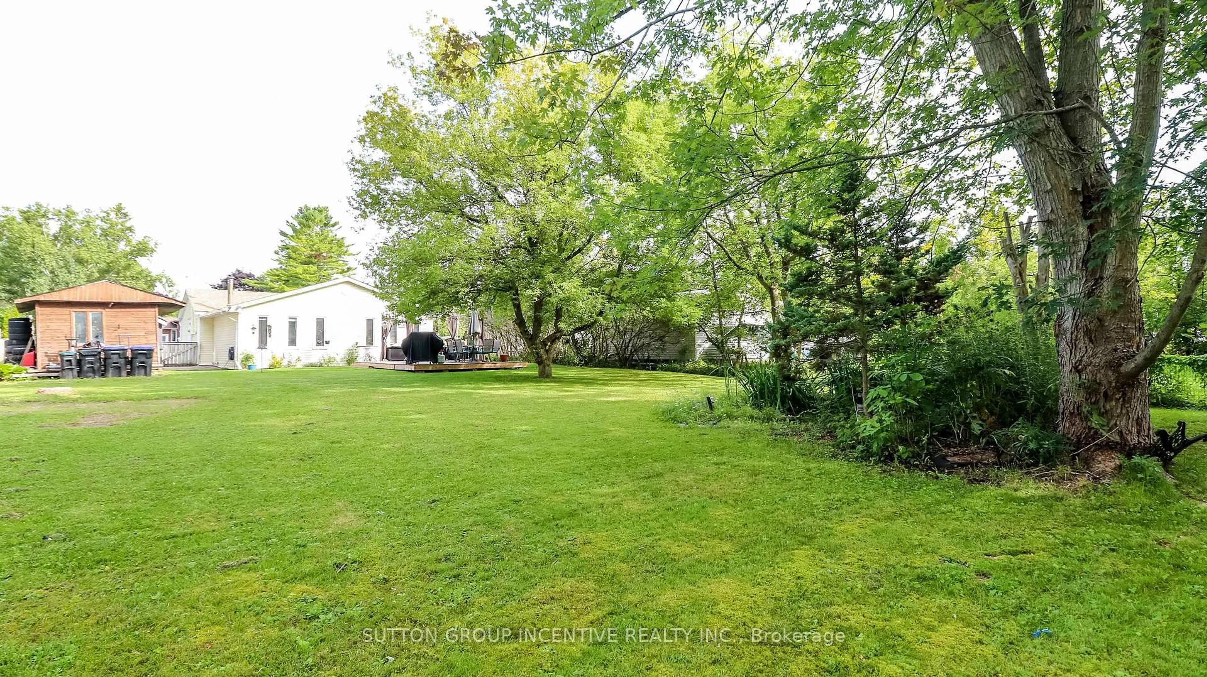 A pic from outside/outdoor area/front of a property/back of a property/a pic from drone, forest/trees view for 761 William St, Innisfil Ontario L9S 2G3