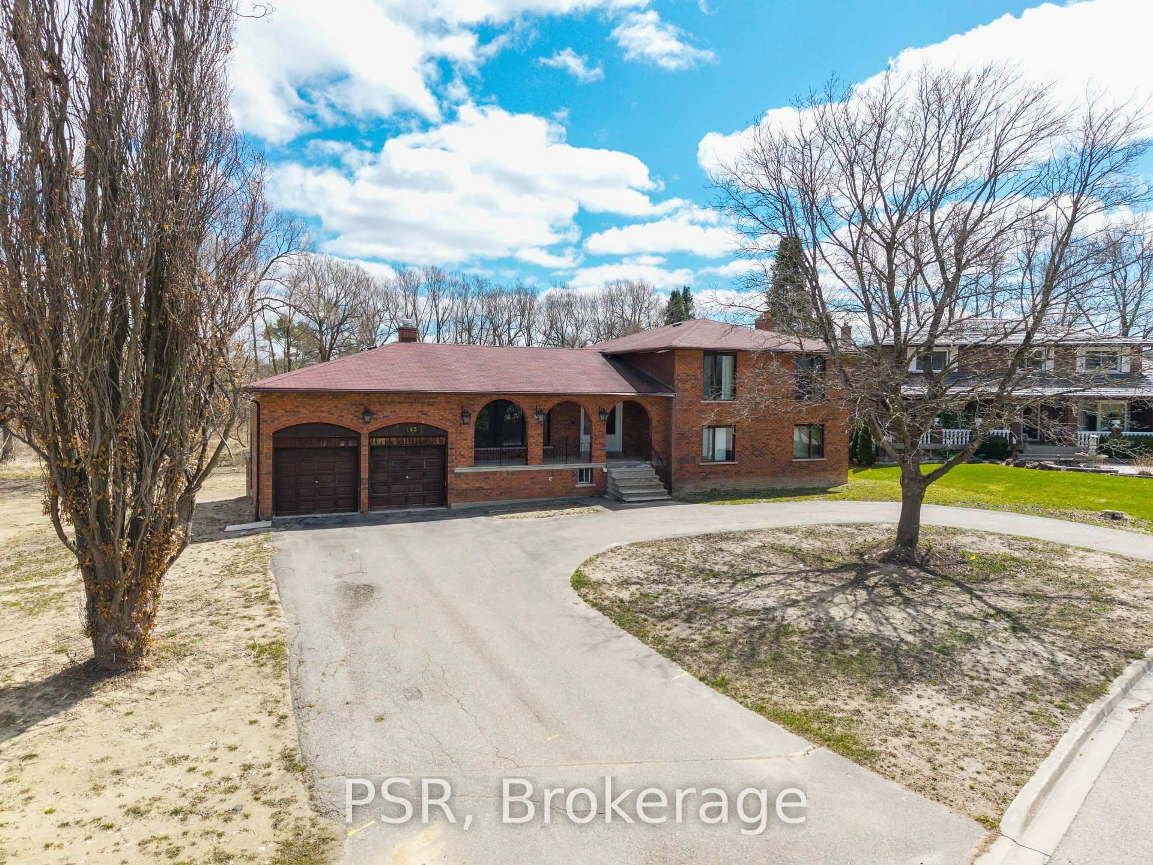 A pic from outside/outdoor area/front of a property/back of a property/a pic from drone, street for 155 Dennison St, King Ontario L7B 1B8
