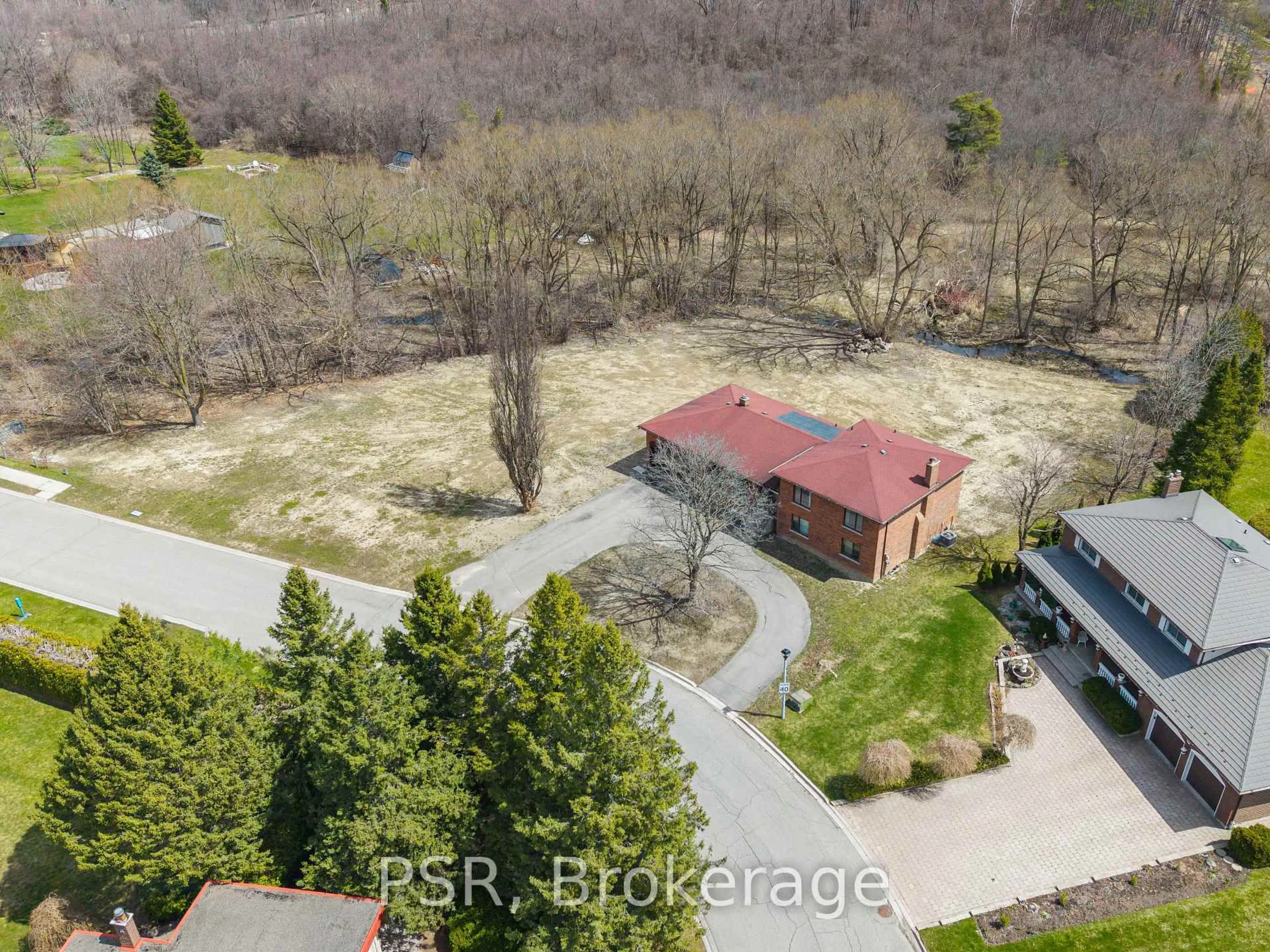 A pic from outside/outdoor area/front of a property/back of a property/a pic from drone, unknown for 155 Dennison St, King Ontario L7B 1B8