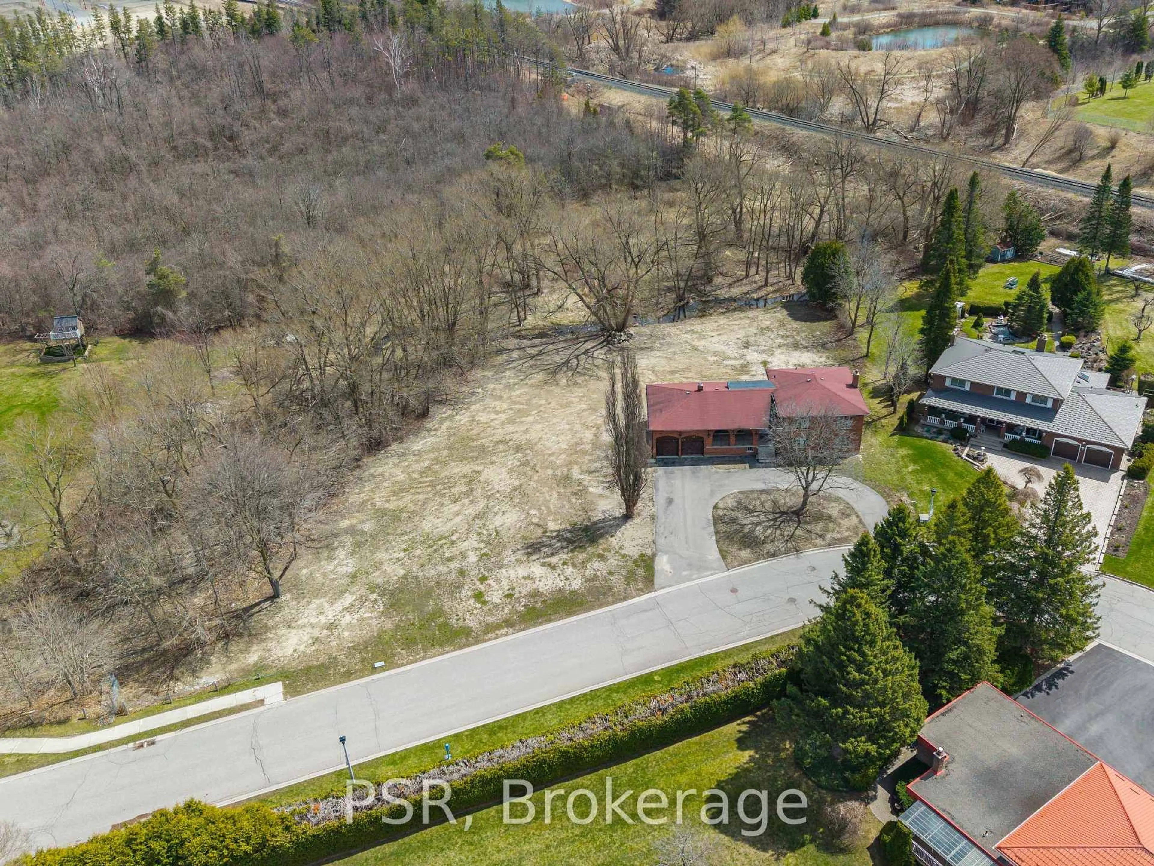 A pic from outside/outdoor area/front of a property/back of a property/a pic from drone, street for 155 Dennison St, King Ontario L7B 1B8